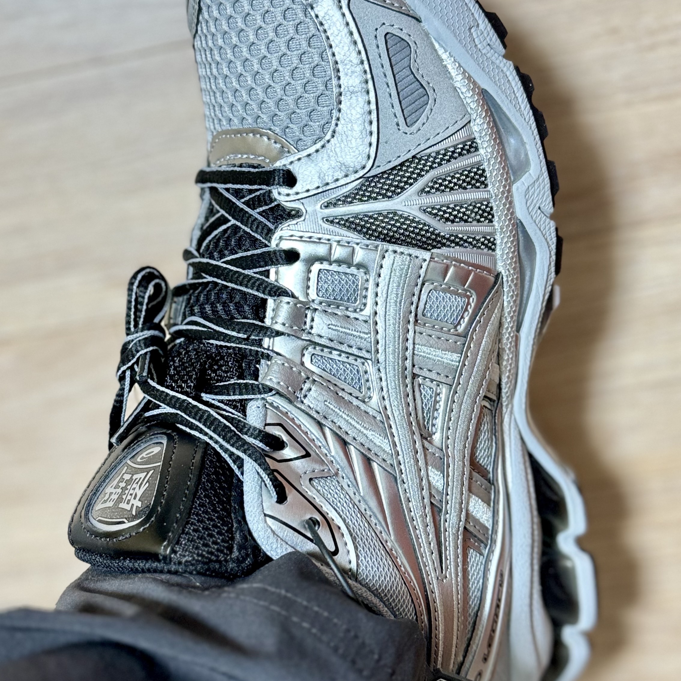 Asics Gel-Kayano Legacy Pure Silver 착용 스타일 - 2