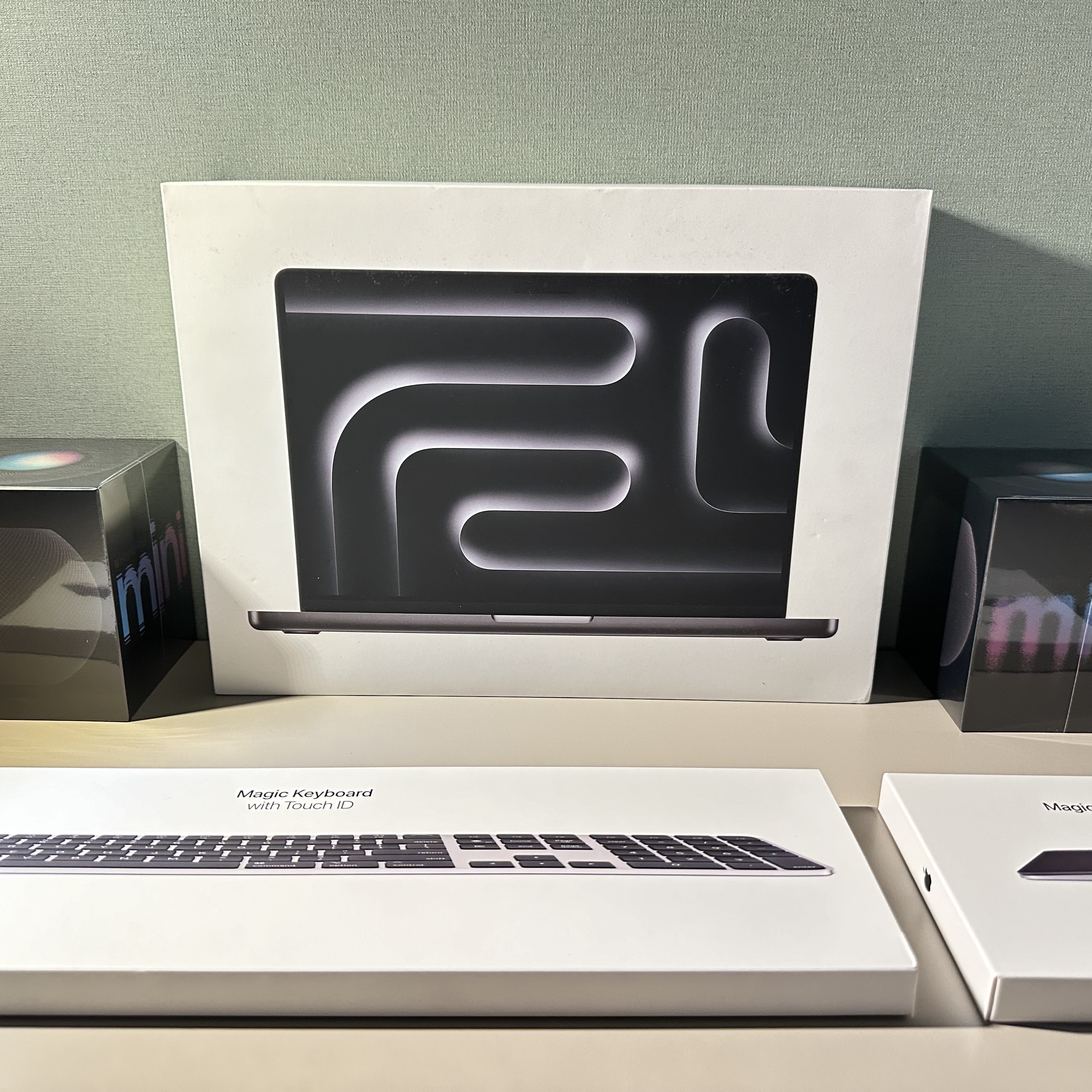 Apple 2023 MacBook Pro 14 M3 Pro 512GB SSD / 18GB RAM Space Black (Korean Ver.), Apple Magic Trackpad Multi-Touch Surface Black (Korean Ver.) 착용 스타일 - 2