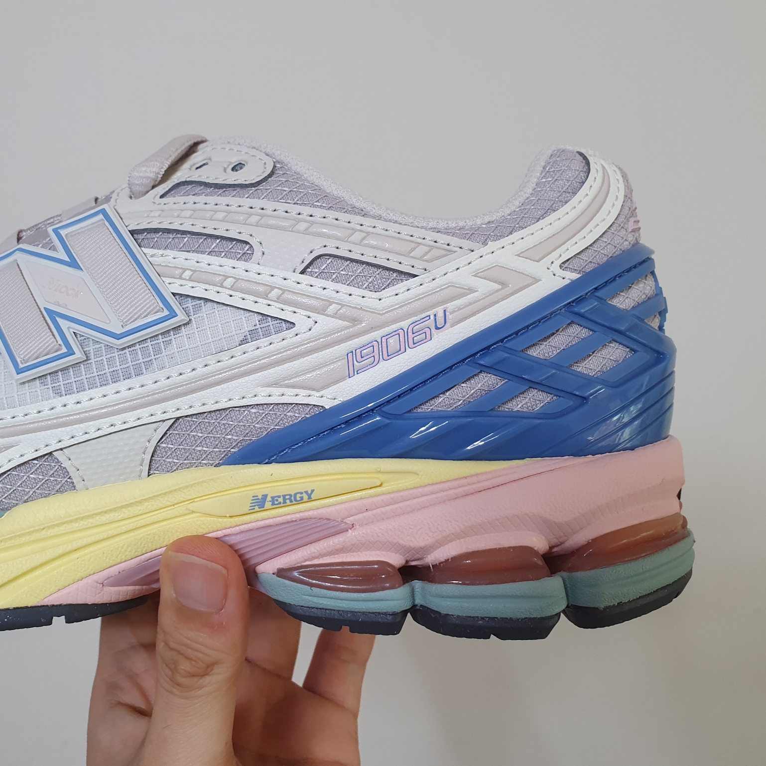 New Balance 1906N Angora Blue Laguna 착용 스타일 - 2