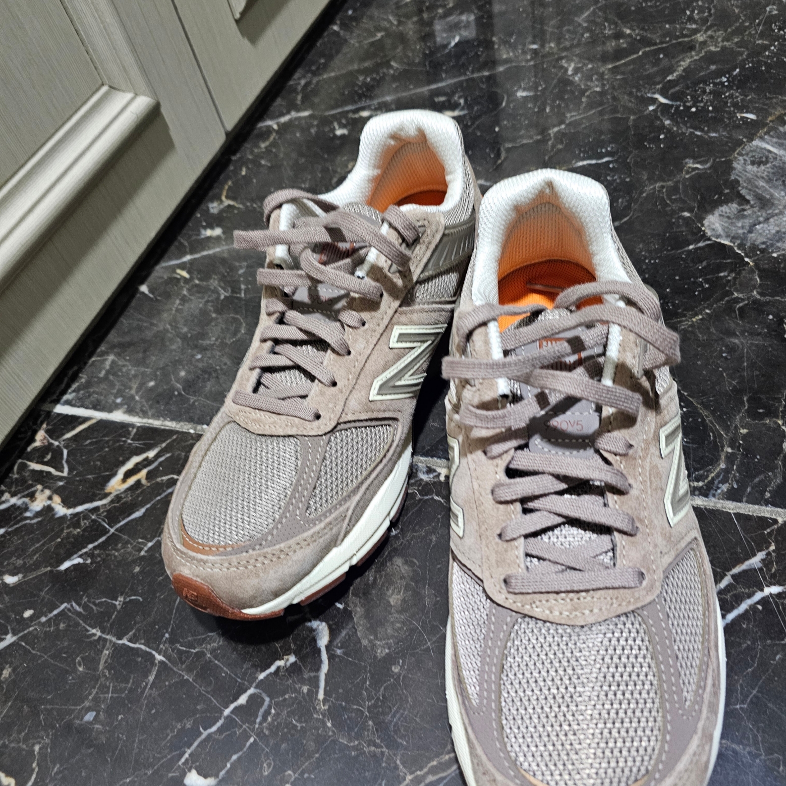 New Balance x Slow Steady Club 990v5 Made in USA Brown 착용 스타일