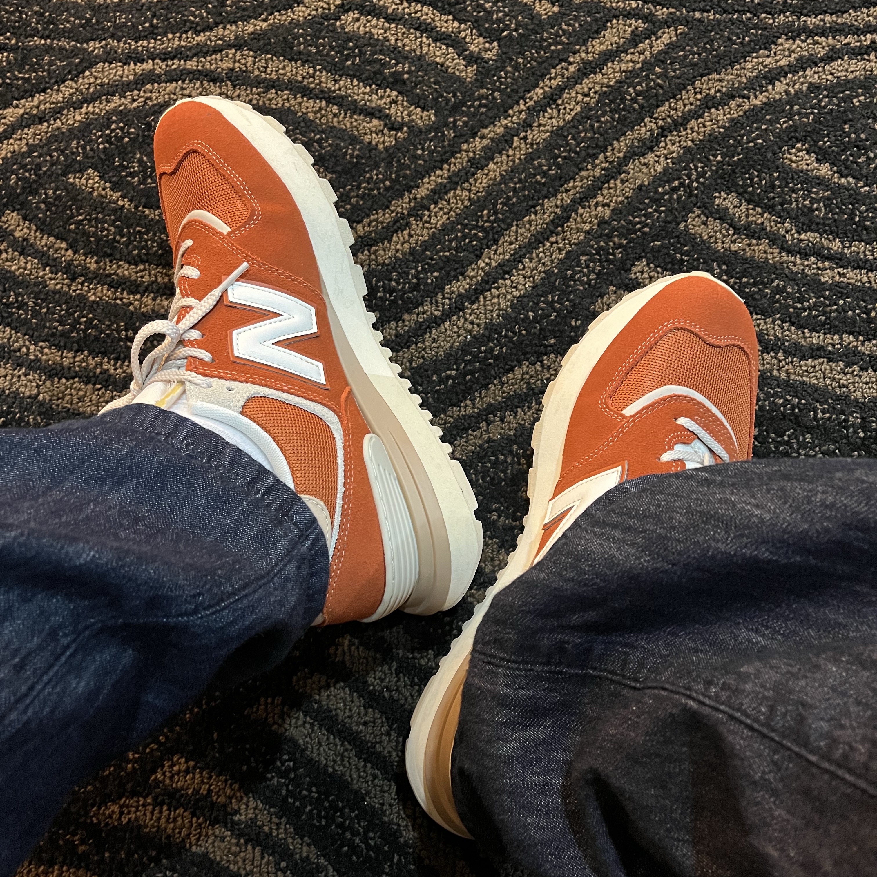New Balance 574 Legacy Brown White 착용 스타일 - 1