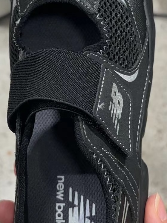 (Kids) New Balance Freedle 920 Sandal Black 착용 스타일