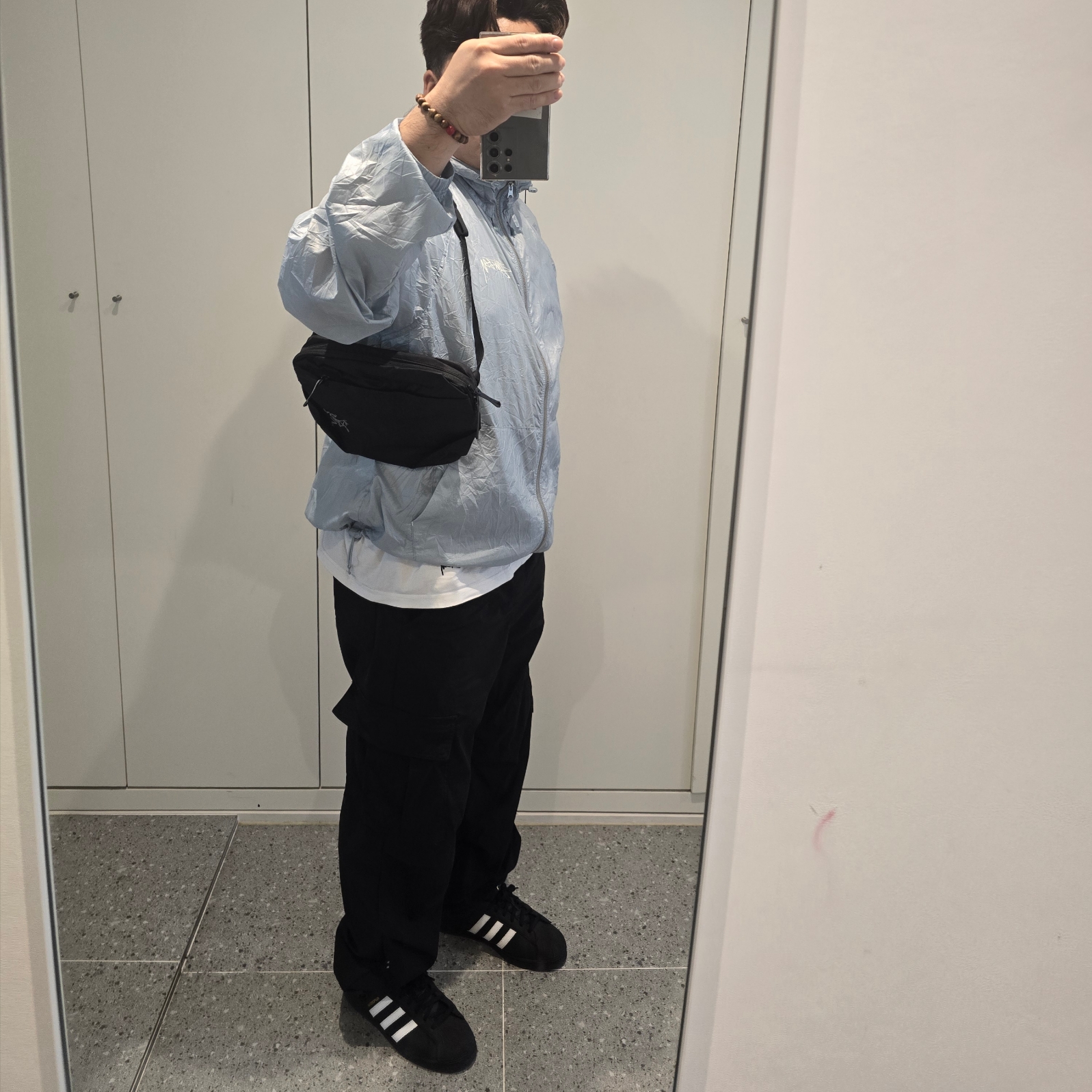Arc'teryx Heliad 6 Crossbody Bag Black 착용 스타일 - 2