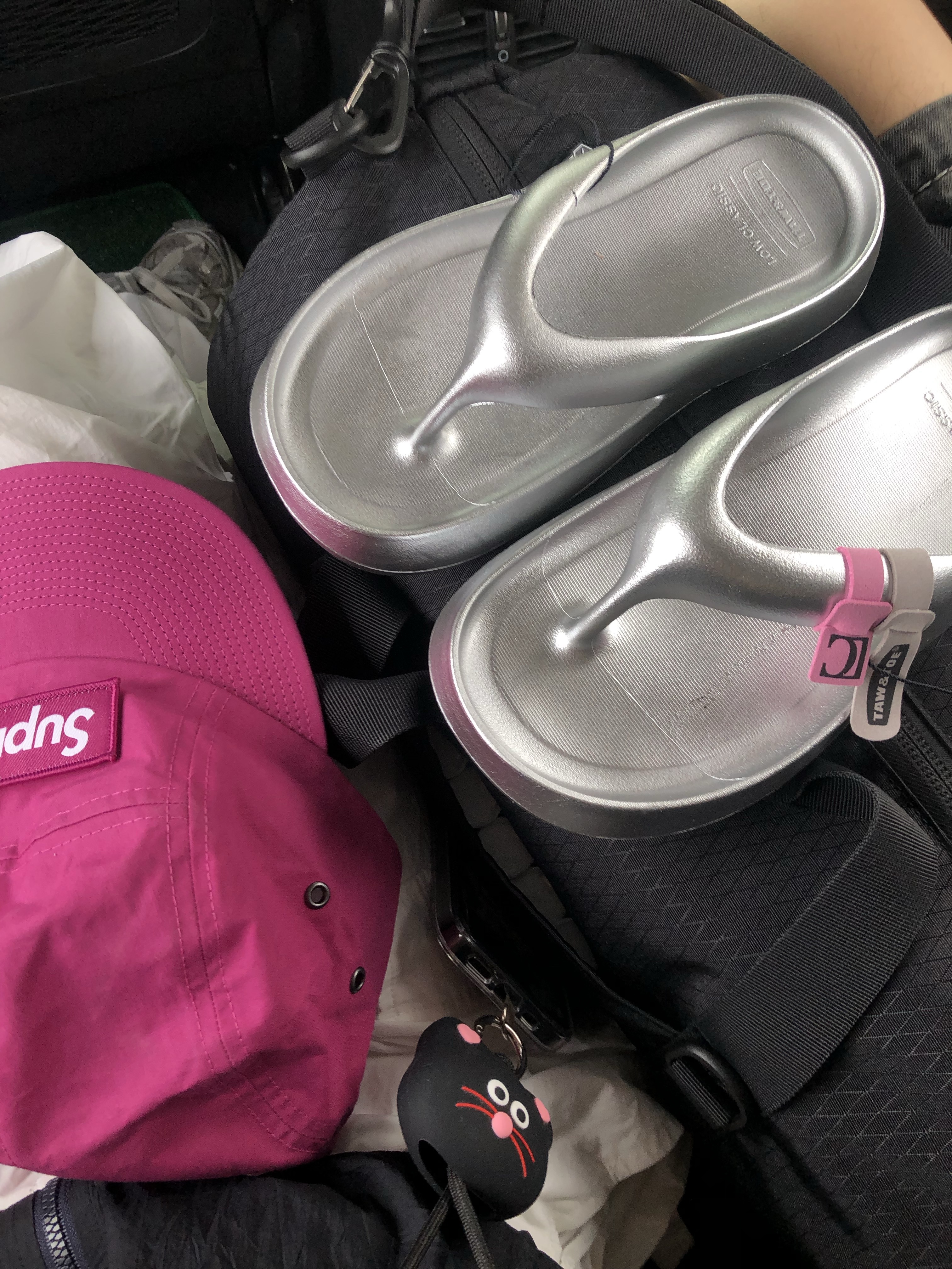 Supreme Waxed Cotton Camp Cap Magenta - 23FW, Taw&Toe x Low Classic Platform Flip Flop Silver 착용 스타일