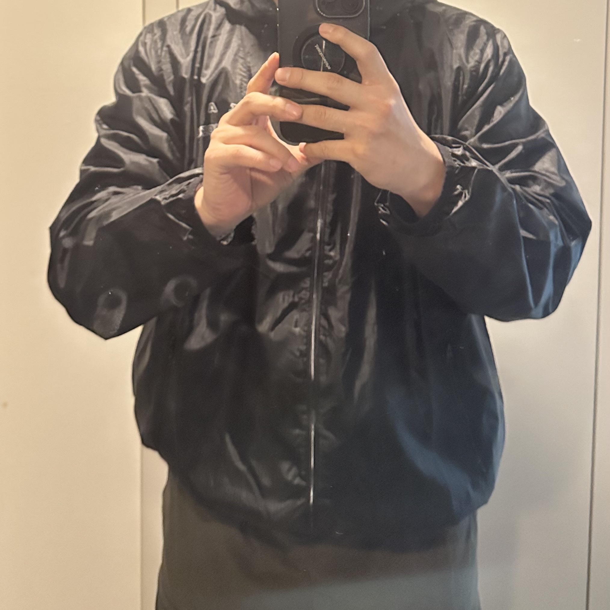 IAB Studio Ripstop Wind Jacket Black 착용 스타일 - 2