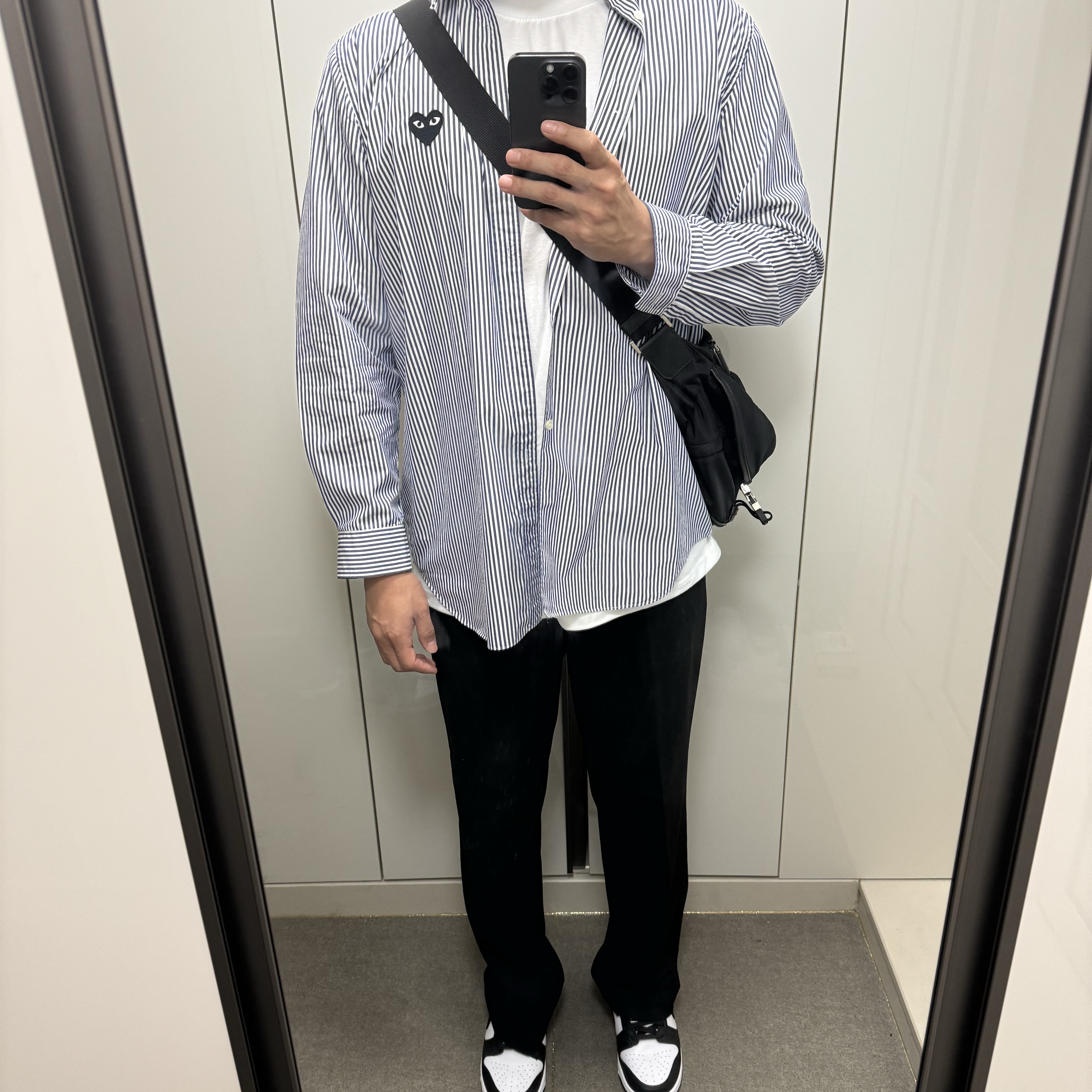 Play Comme des Garcons Striped Black Heart Shirt Blue, Prada Re-Nylon and Saffiano Leather Shoulder Bag Black 착용 스타일
