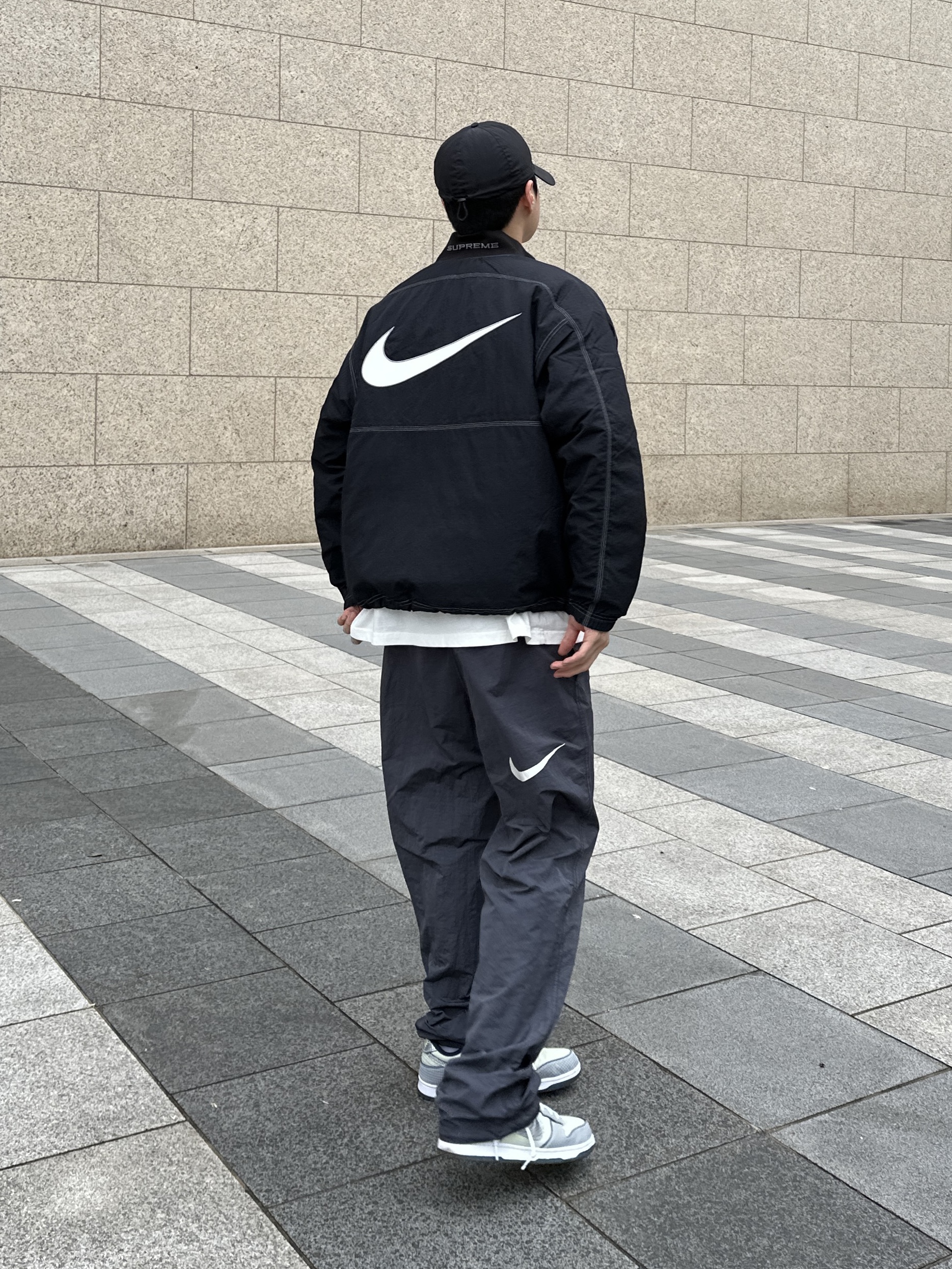 Supreme x Nike Ripstop Pullover Black - 24SS, Nike x Stussy Beach Pants Off Noir 착용 스타일 - 1
