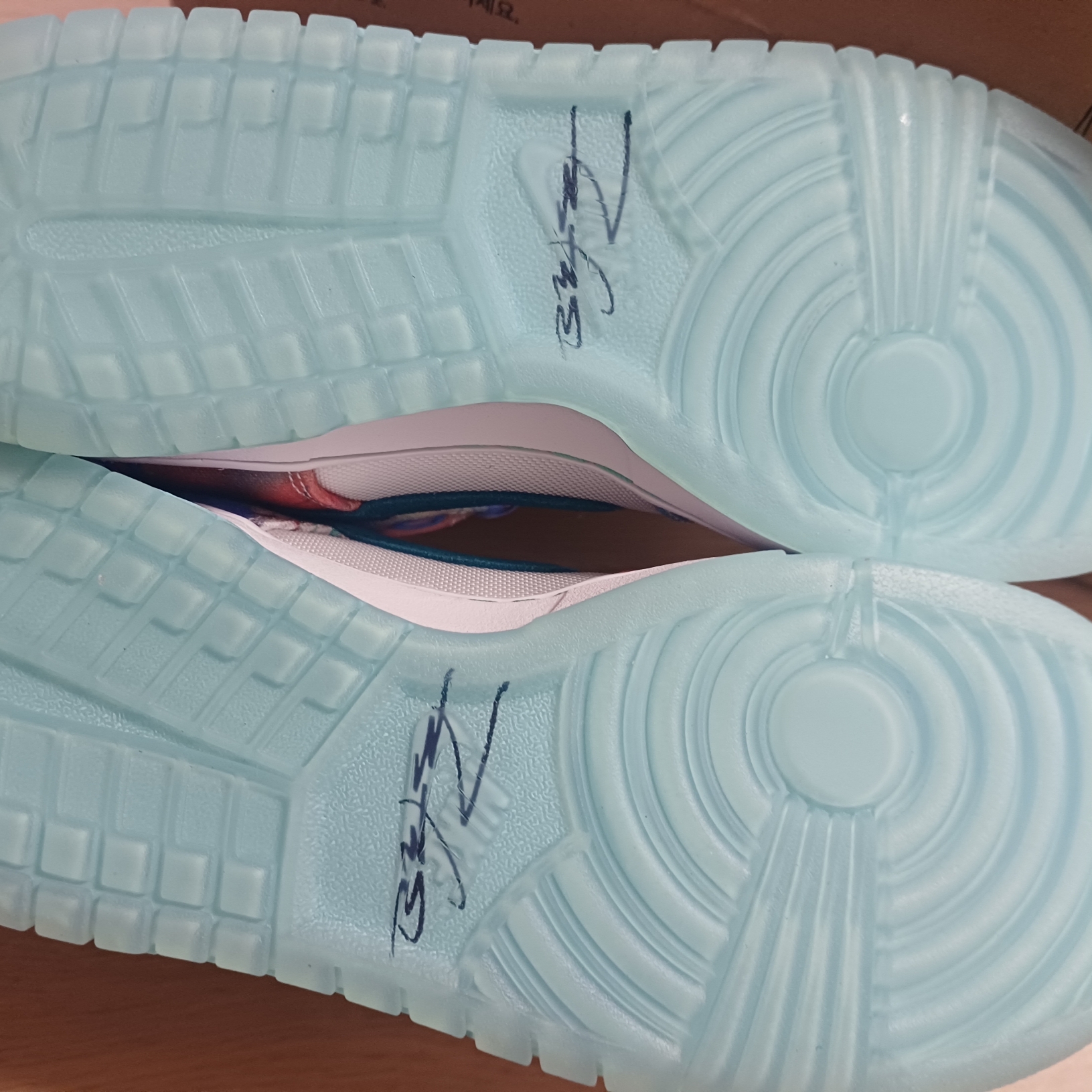 Nike x Futura Laboratories SB Dunk Low OG QS White and Geode Teal 착용 스타일 - 2