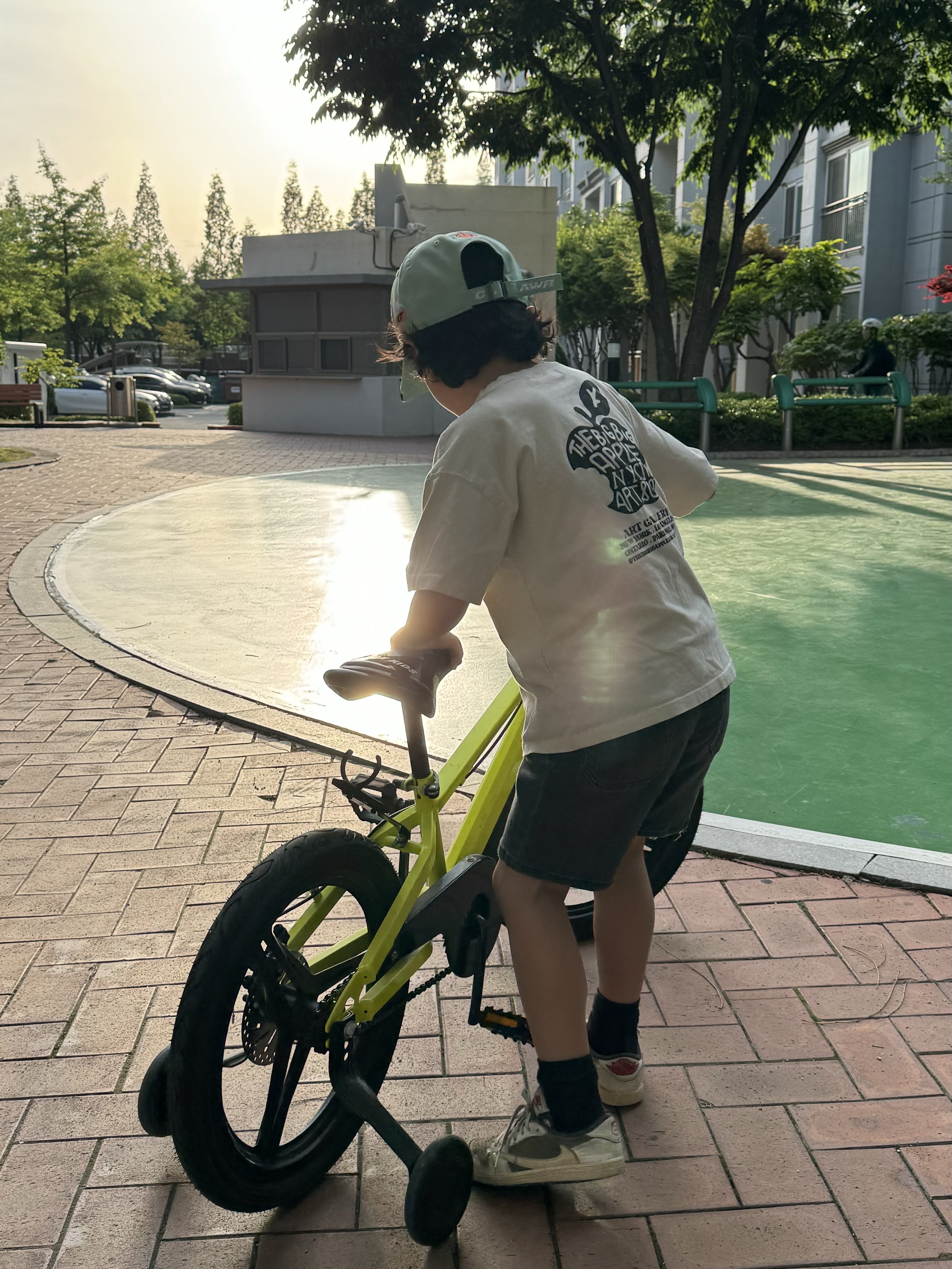 Nike x Drake Nocta x Kar L'Art De L'Automobile Drx Hat Enamel Green, (PS) Jordan 1 x Travis Scott Retro Low OG SP Sail and Ridgerock 착용 스타일 - 2