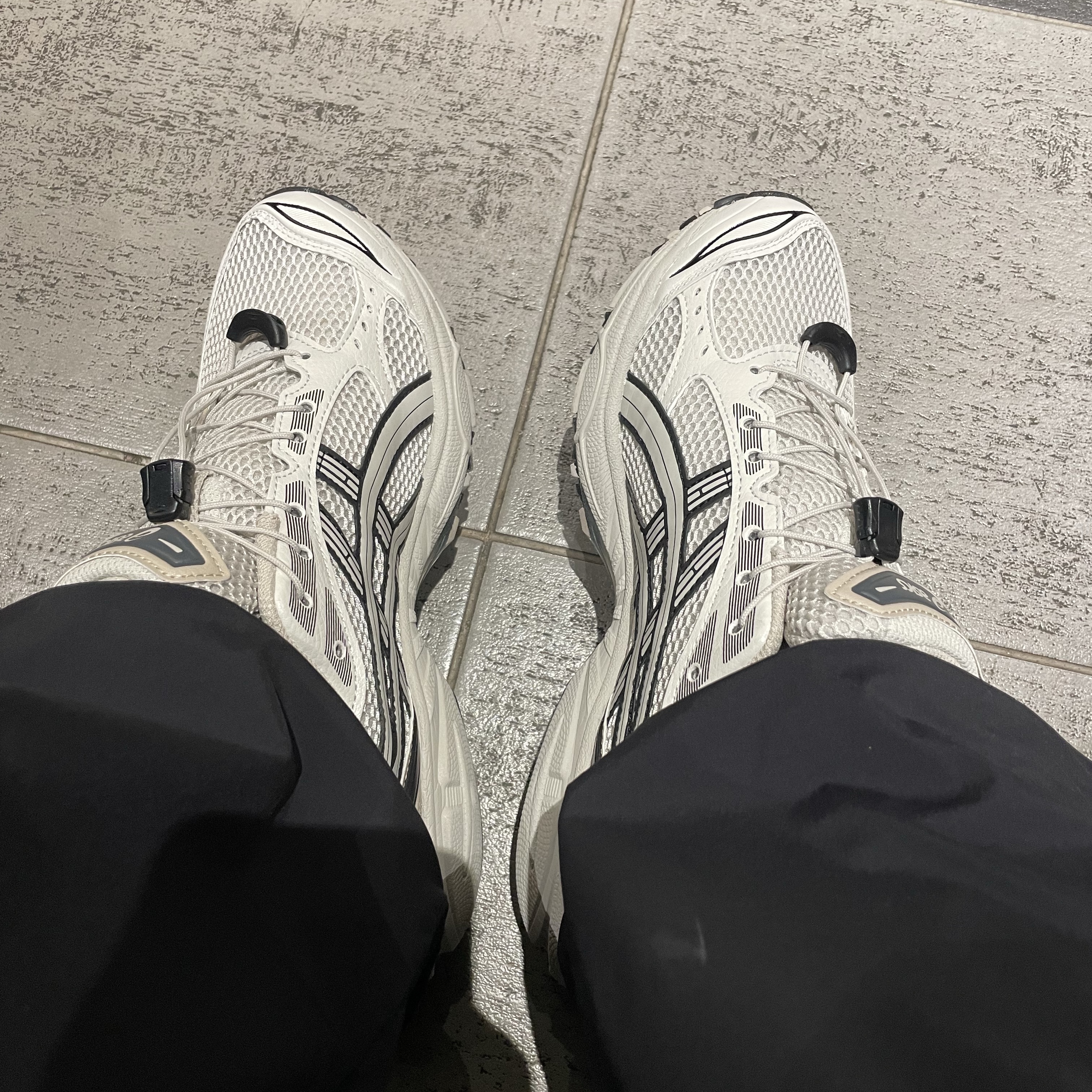 Asics Unlimited Gel-Kayano 14 Smoke Grey 착용 스타일 - 2