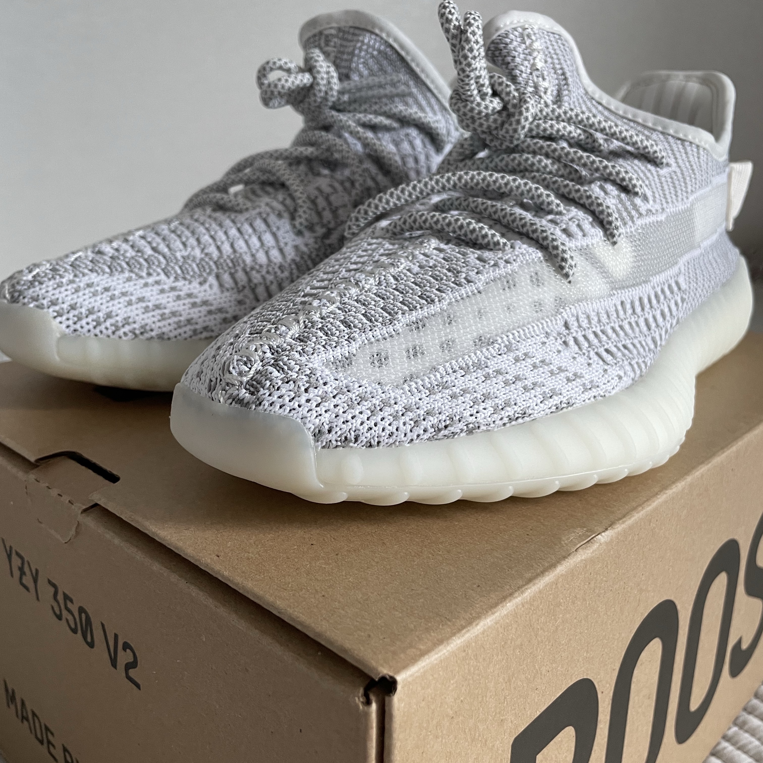 Adidas Yeezy Boost 350 V2 Static 2023 착용 스타일