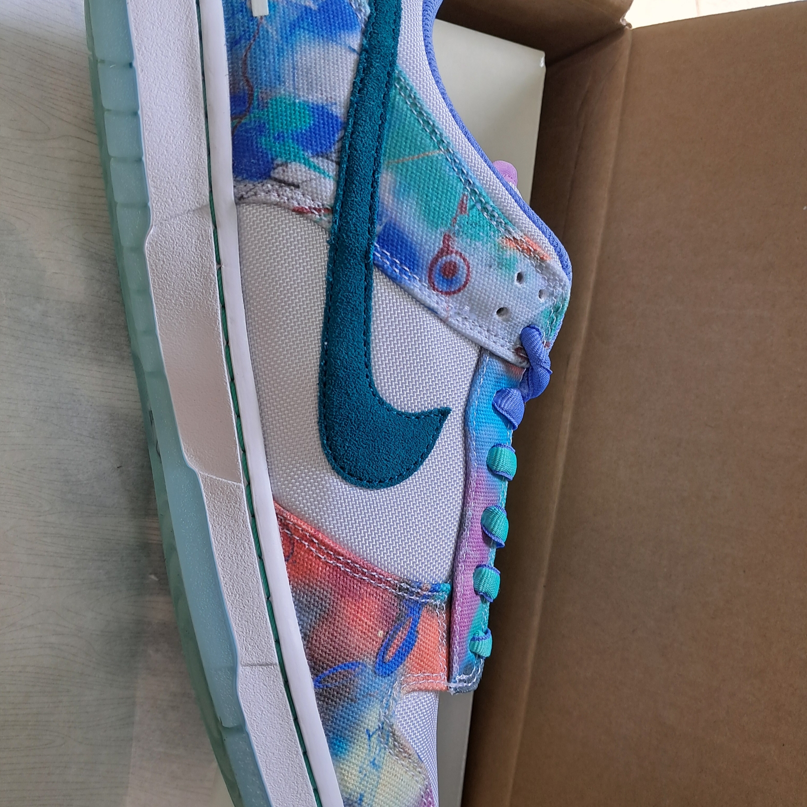 Nike x Futura Laboratories SB Dunk Low OG QS White and Geode Teal 착용 스타일 - 2