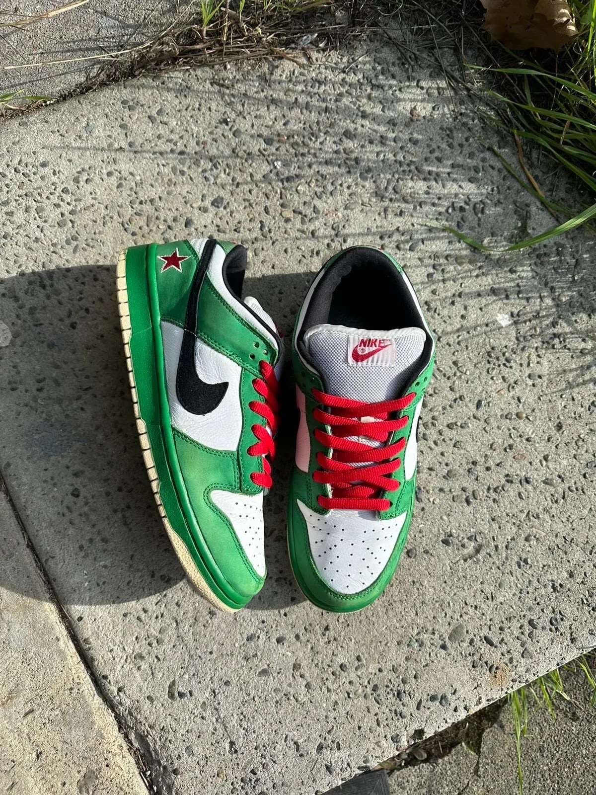Nike SB Dunk Low Heineken 착용 스타일 - 2
