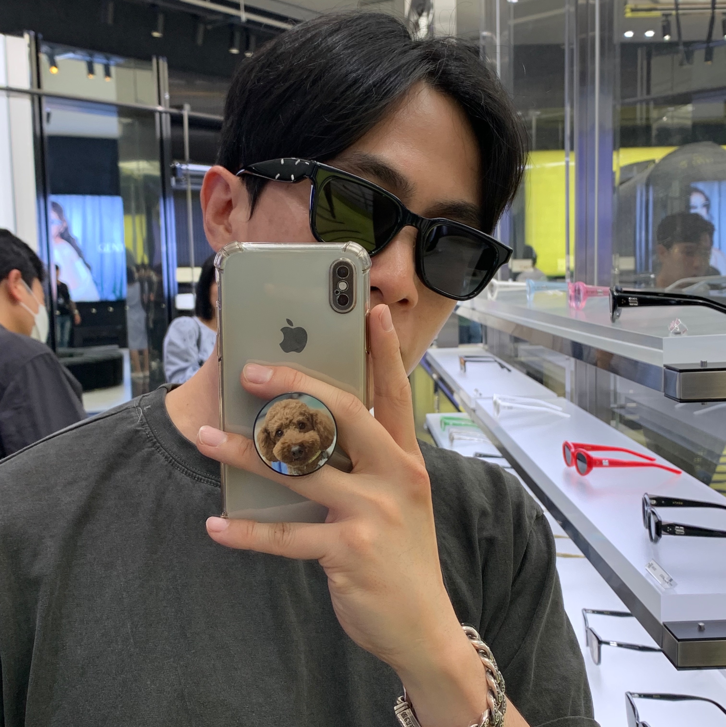 Gentle Monster x Maison Margiela MM110 Black Black 착용 스타일 - 2