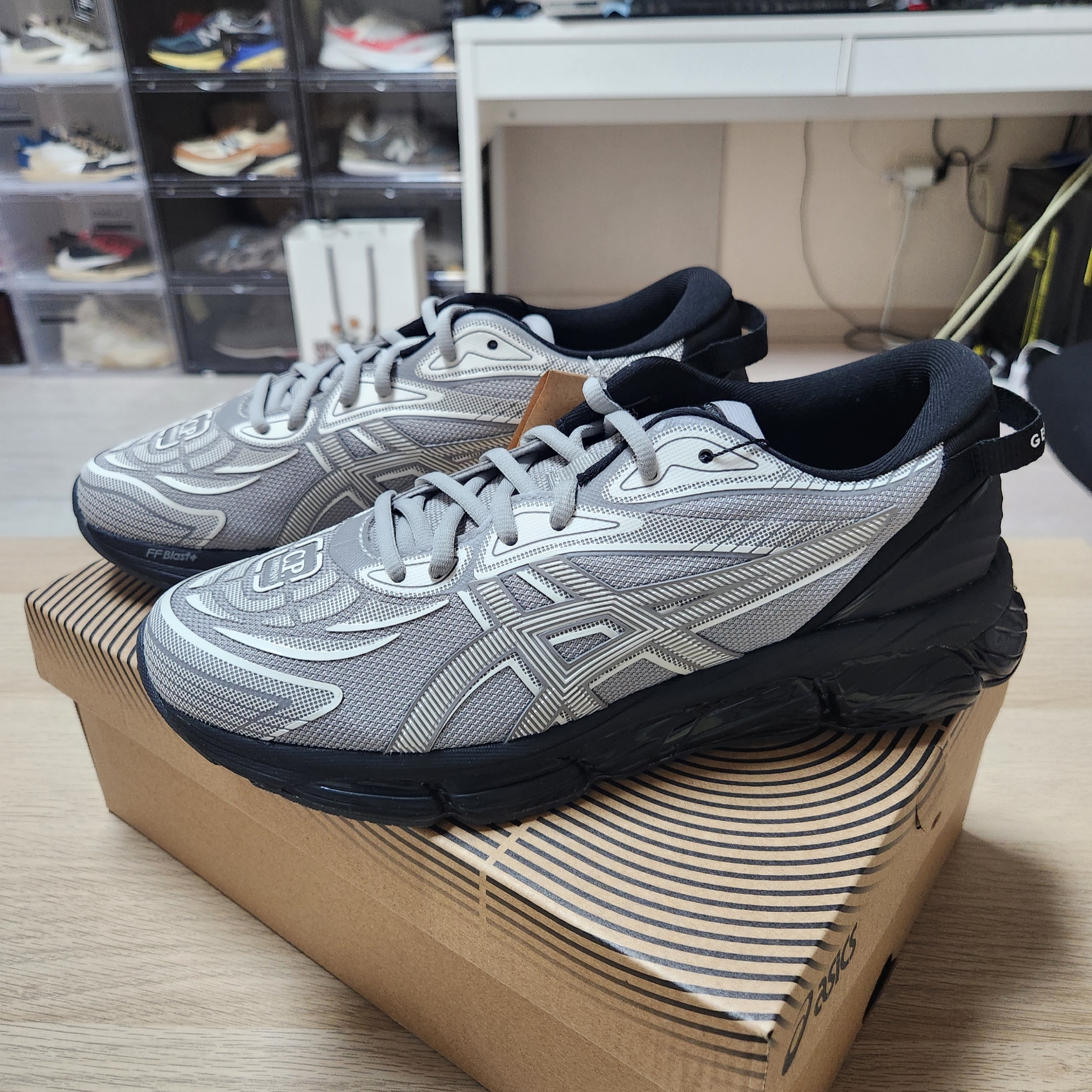 Asics x C.P. Company Gel-Quantum 360 VIII Cement Grey 착용 스타일 - 2
