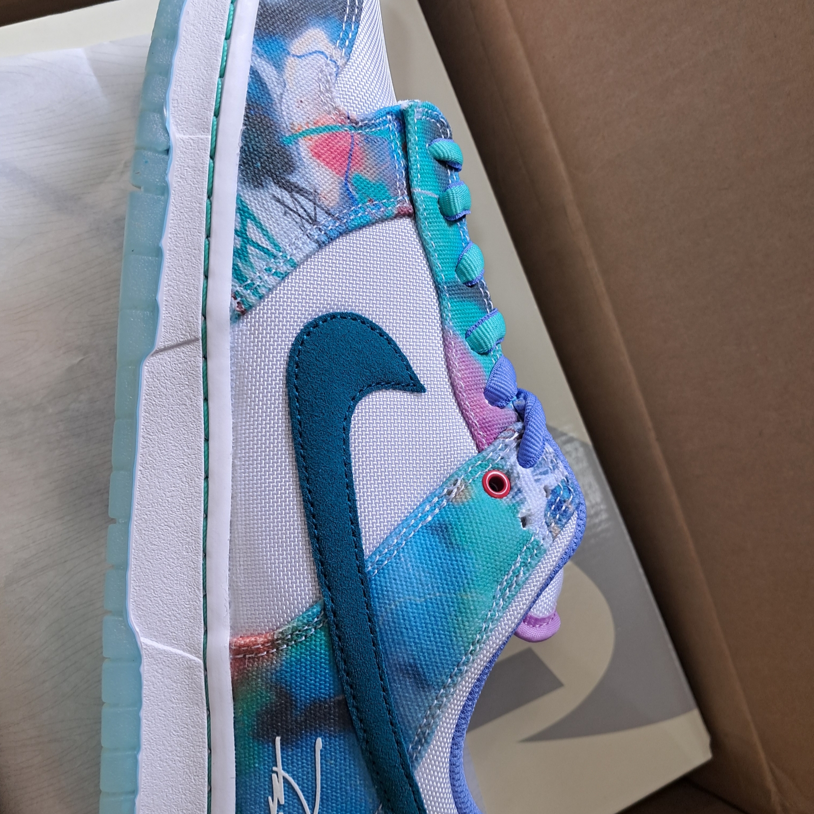 Nike x Futura Laboratories SB Dunk Low OG QS White and Geode Teal 착용 스타일 - 1