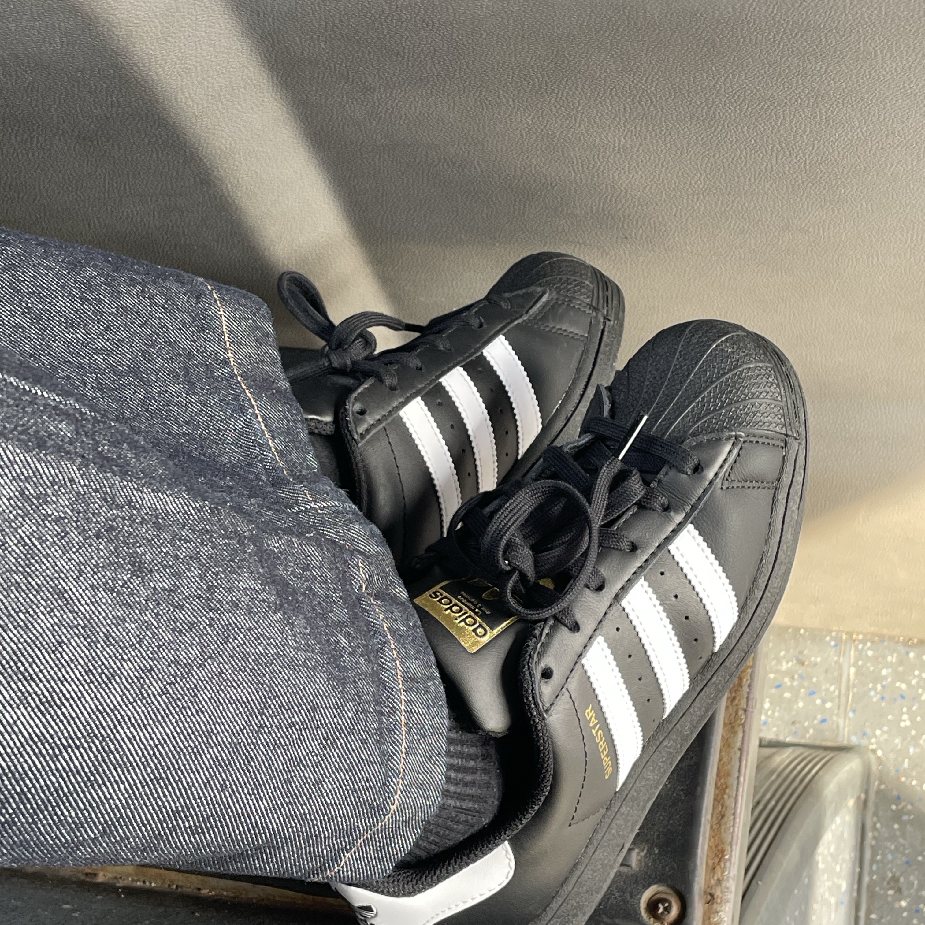 (J) Adidas Superstar Black White 착용 스타일