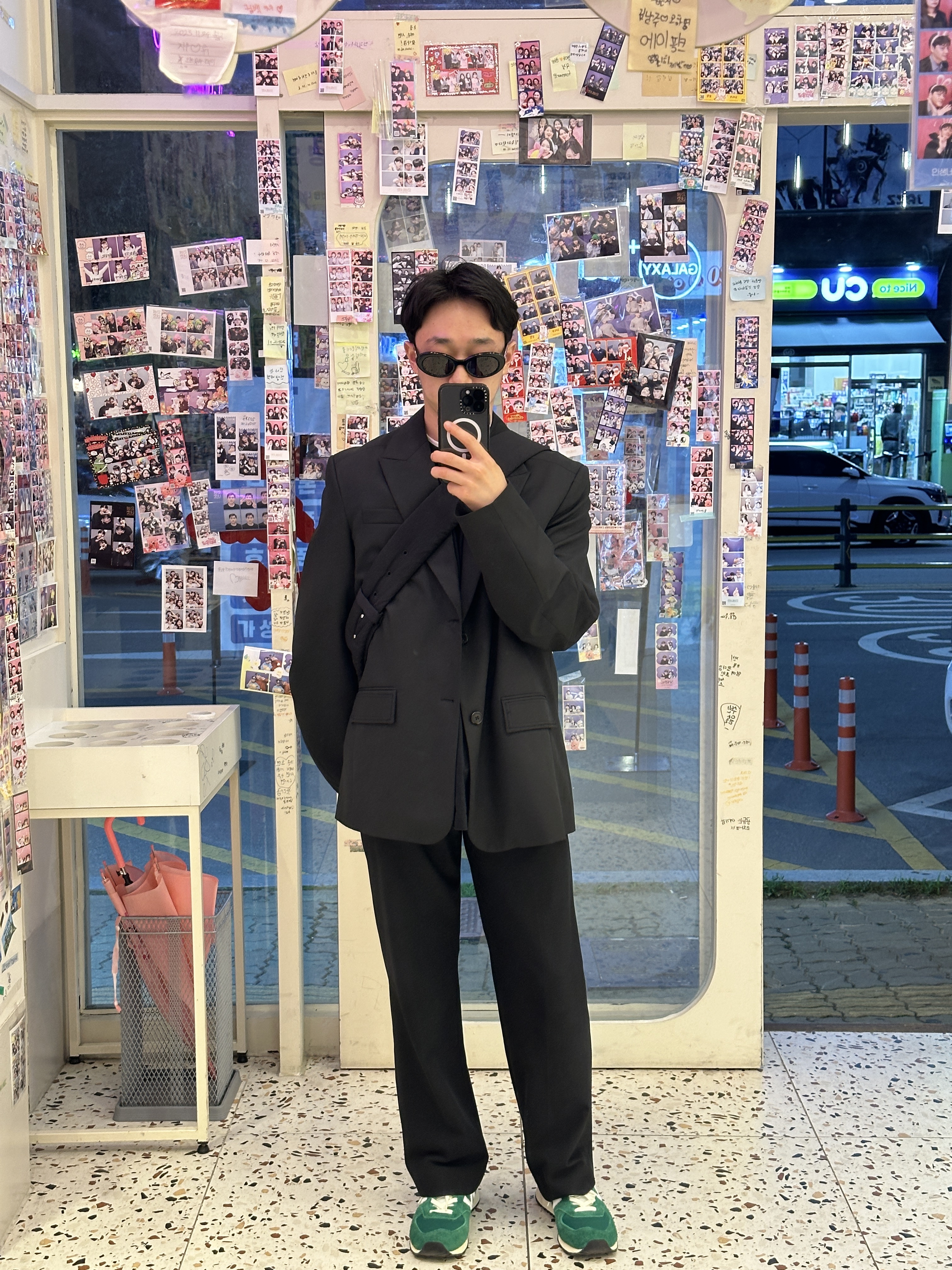 Bottega Veneta Padded Tech Cassette Black, Zara x Ader Error Oversize Blazer Black 착용 스타일