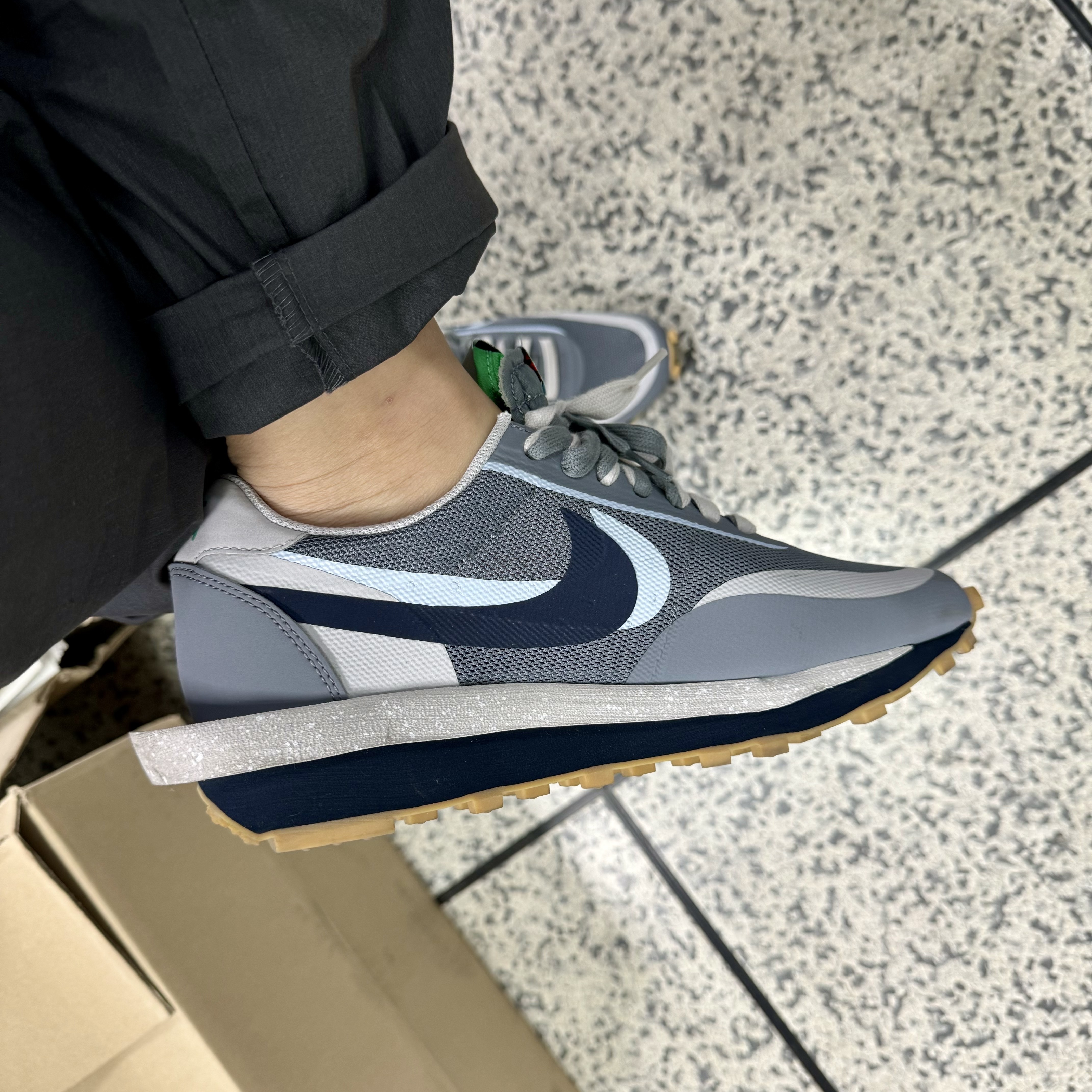 Nike x Sacai x Clot LDWaffle Cool Grey 착용 스타일 - 1