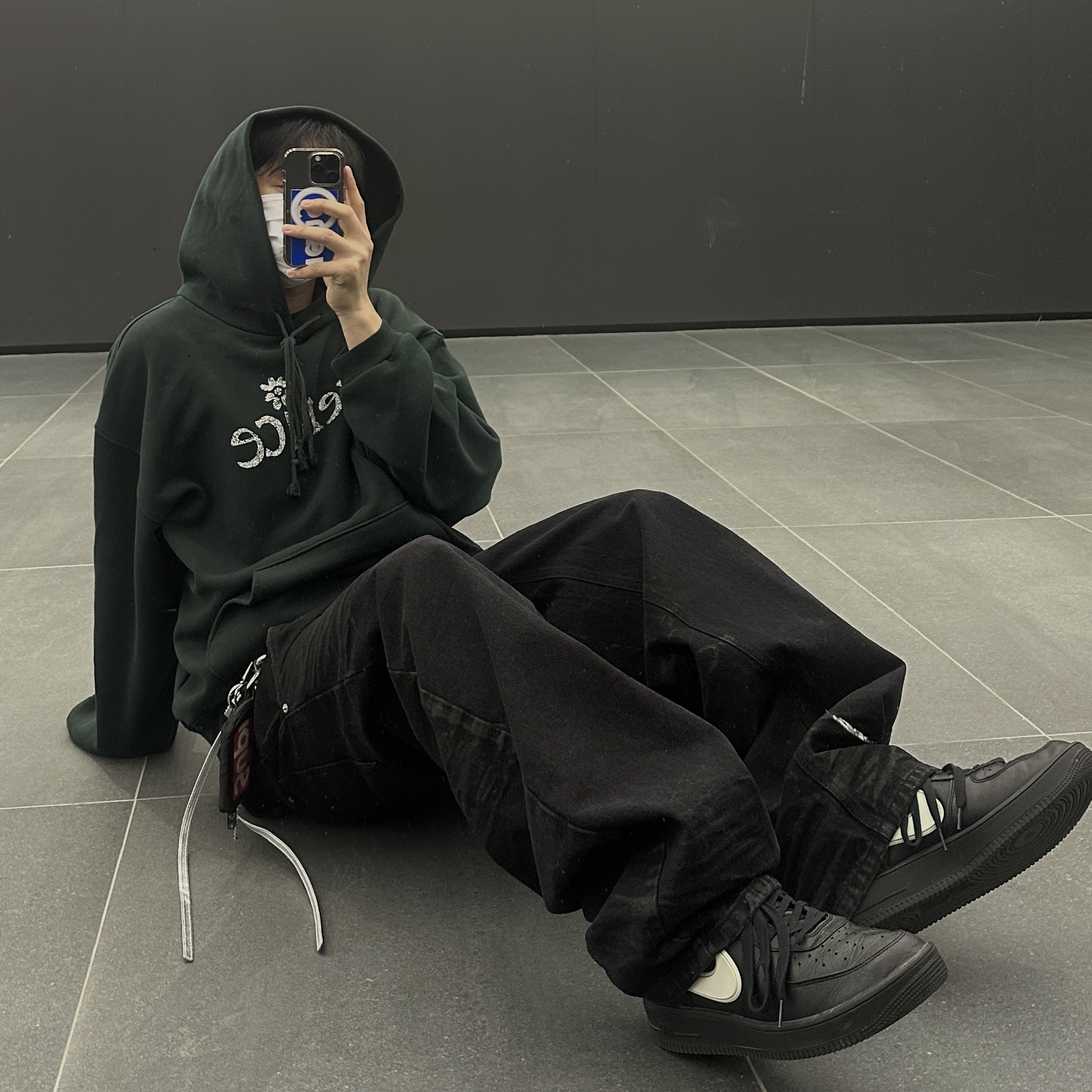 ERL Venice Hoodie Black, Nike x Ambush Air Force 1 Low SP Black 착용 스타일 - 3