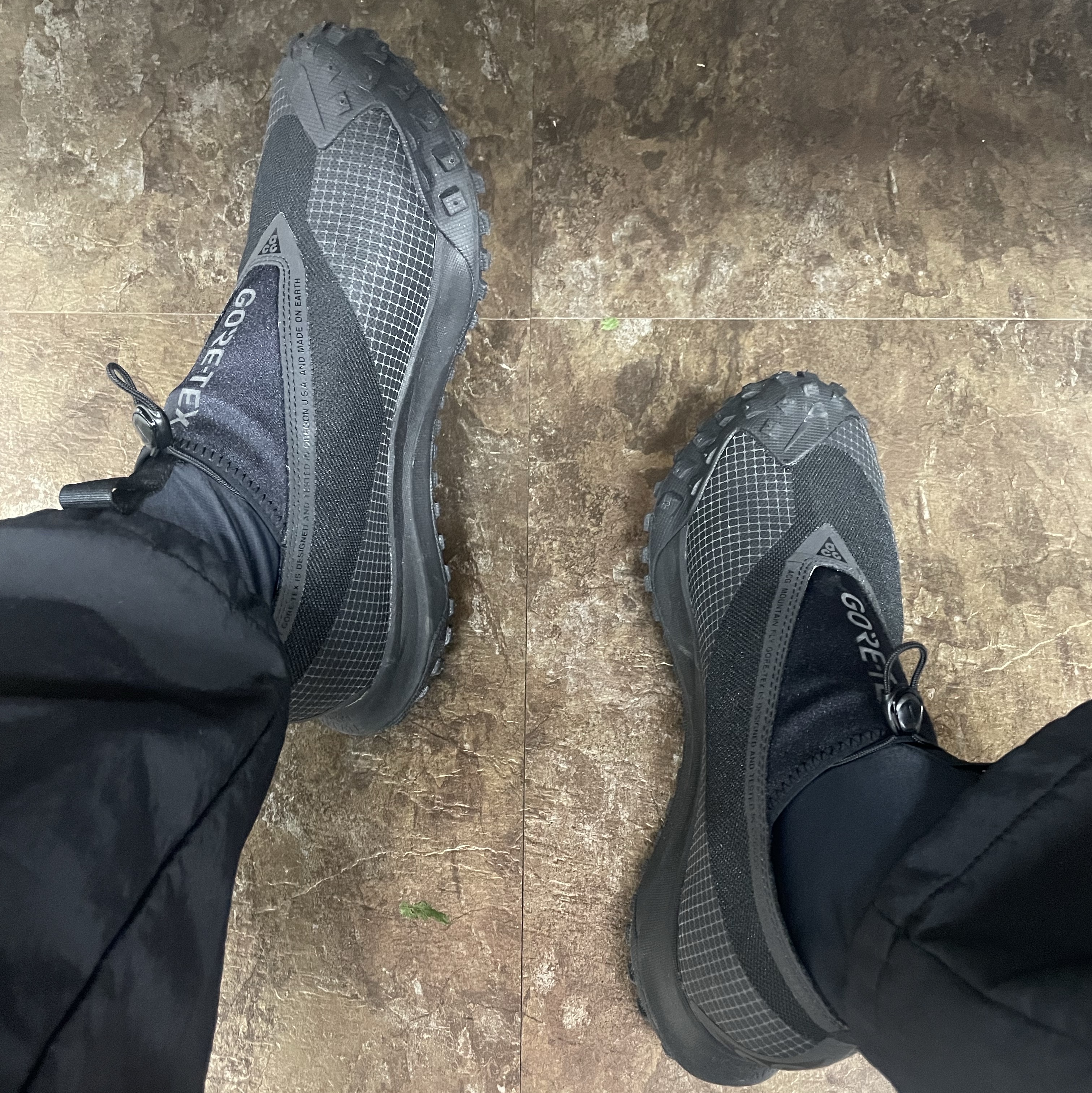 Nike ACG Mountain Fly Gore-Tex Black and Dark Grey 착용 스타일