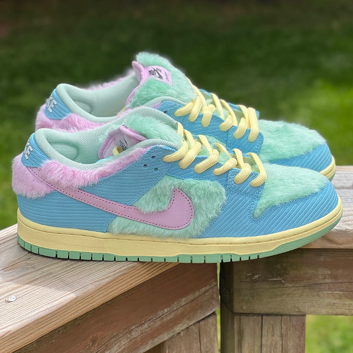 Nike x Futura Laboratories SB Dunk Low OG QS White and Geode Teal, Nike x Rayssa Leal SB Dunk Low PRM Pure Platinum Vivid Purple 착용 스타일 - 3