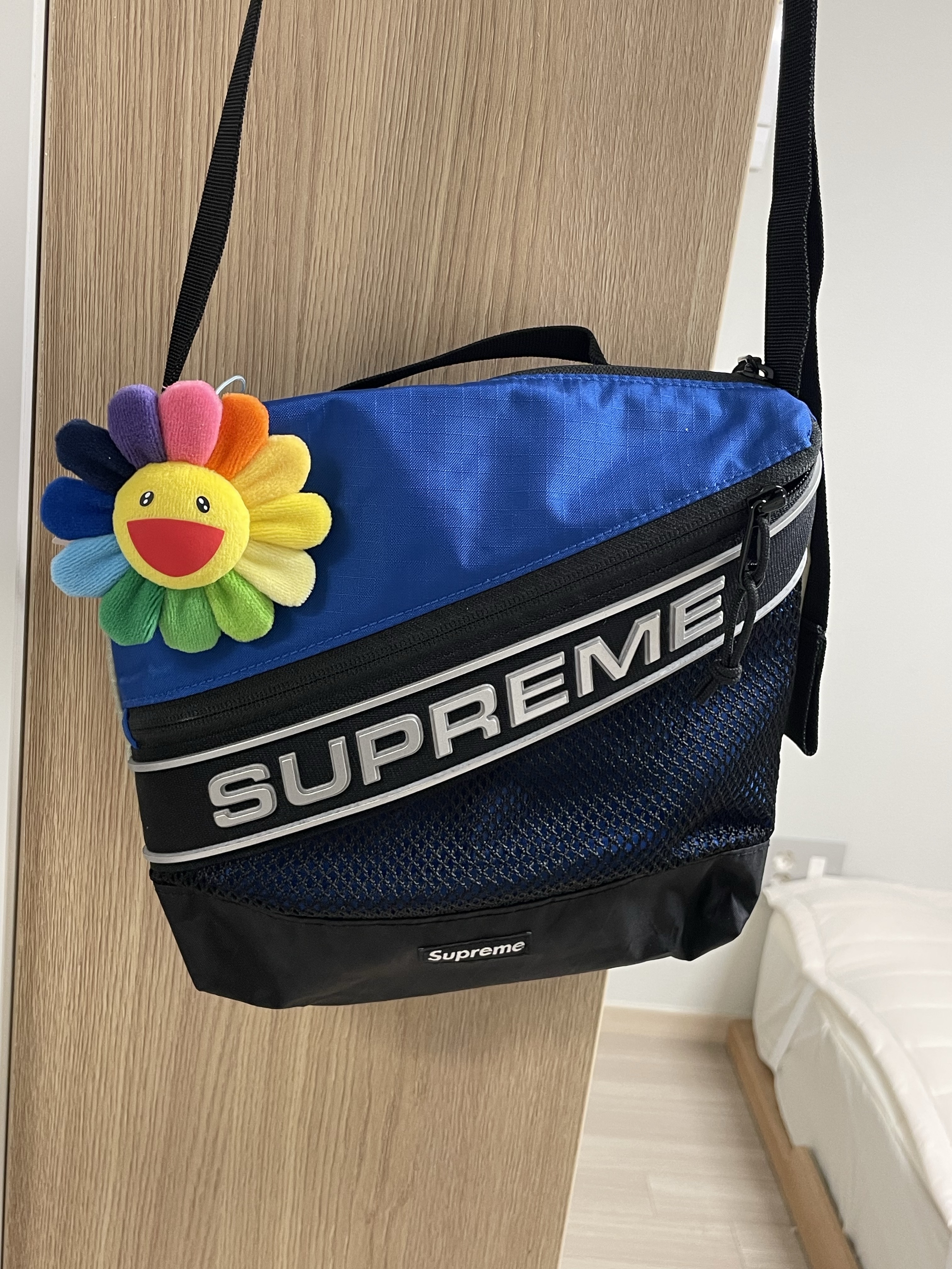 Supreme Shoulder Bag Blue - 23FW 착용 스타일