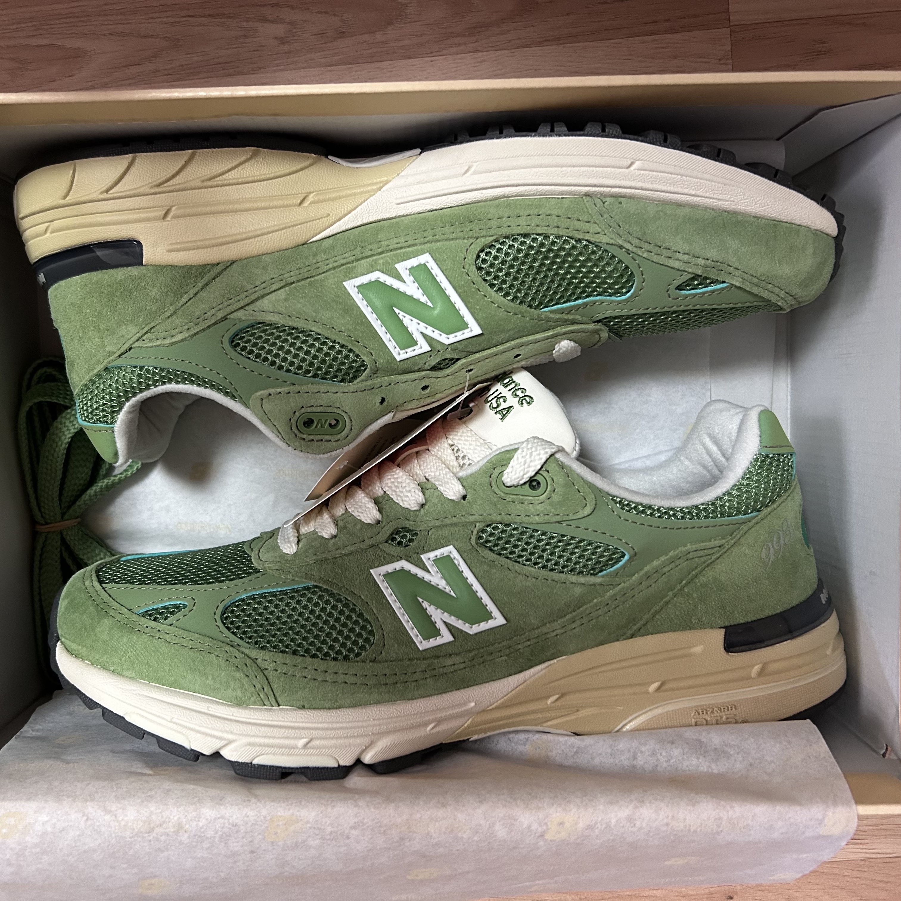 New Balance 993 Made in USA Chive Sea Salt 착용 스타일 - 4