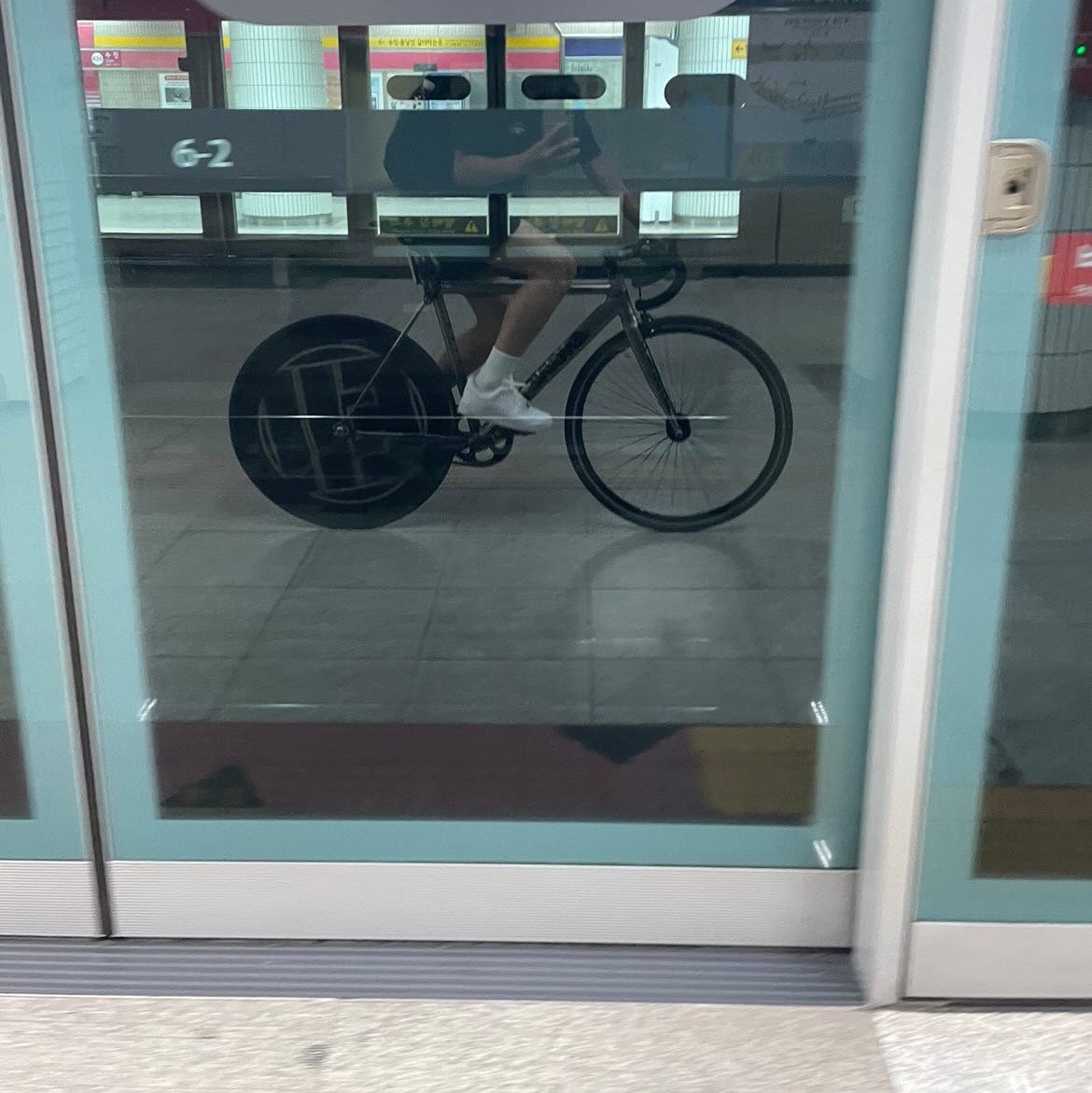 Nike Air Force 1 '07 Low White, (GS) Nike Cortez Basic SL White Pink Prime 착용 스타일 - 1