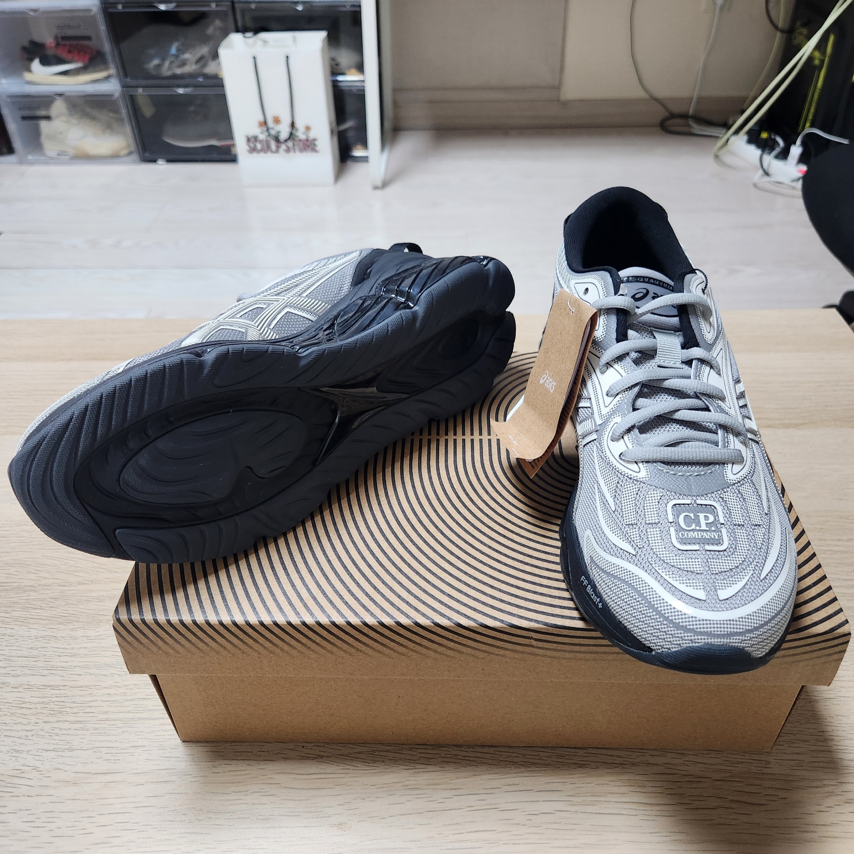 Asics x C.P. Company Gel-Quantum 360 VIII Cement Grey 착용 스타일 - 9