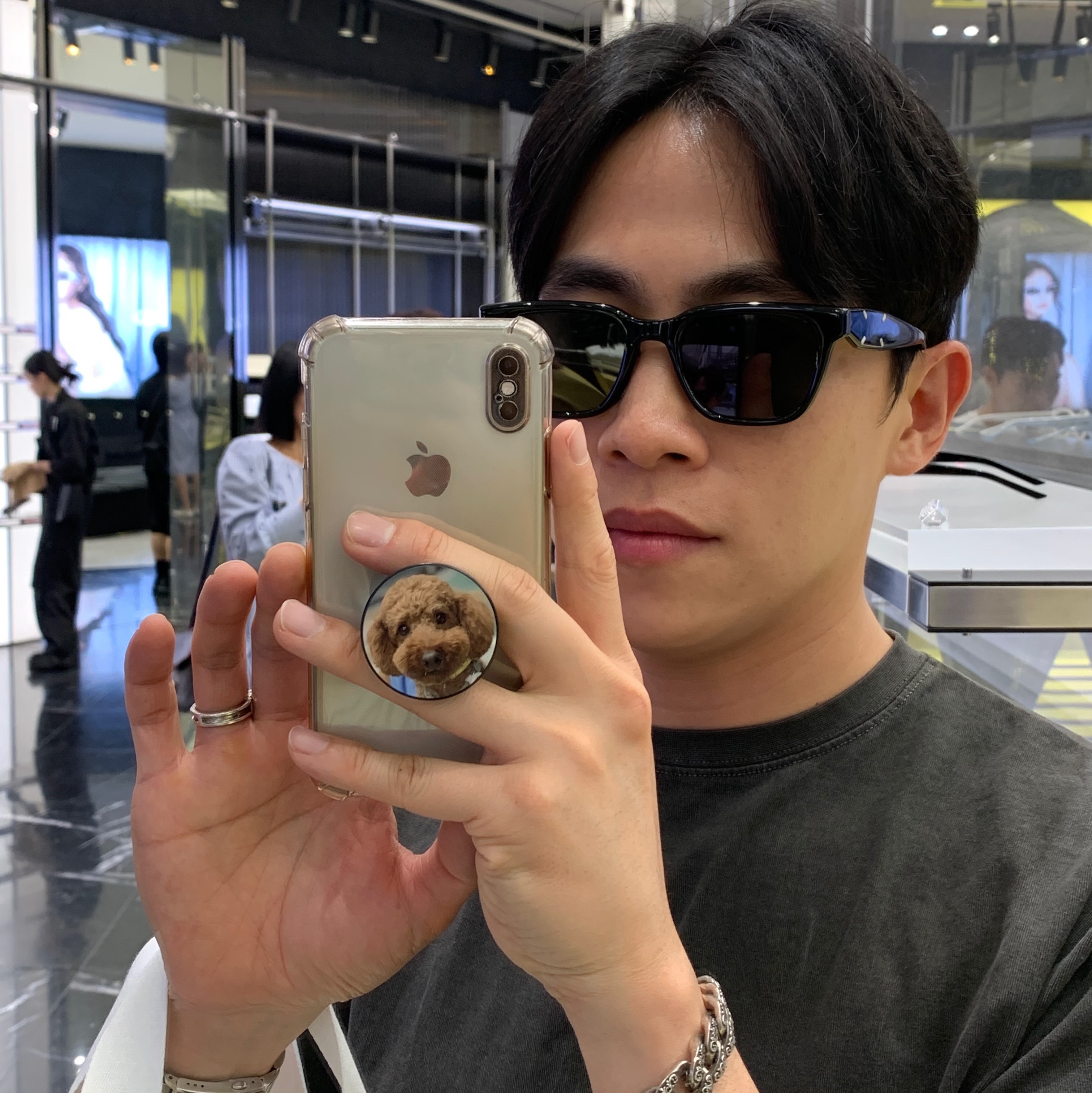 Gentle Monster x Maison Margiela MM110 Black Black 착용 스타일 - 3