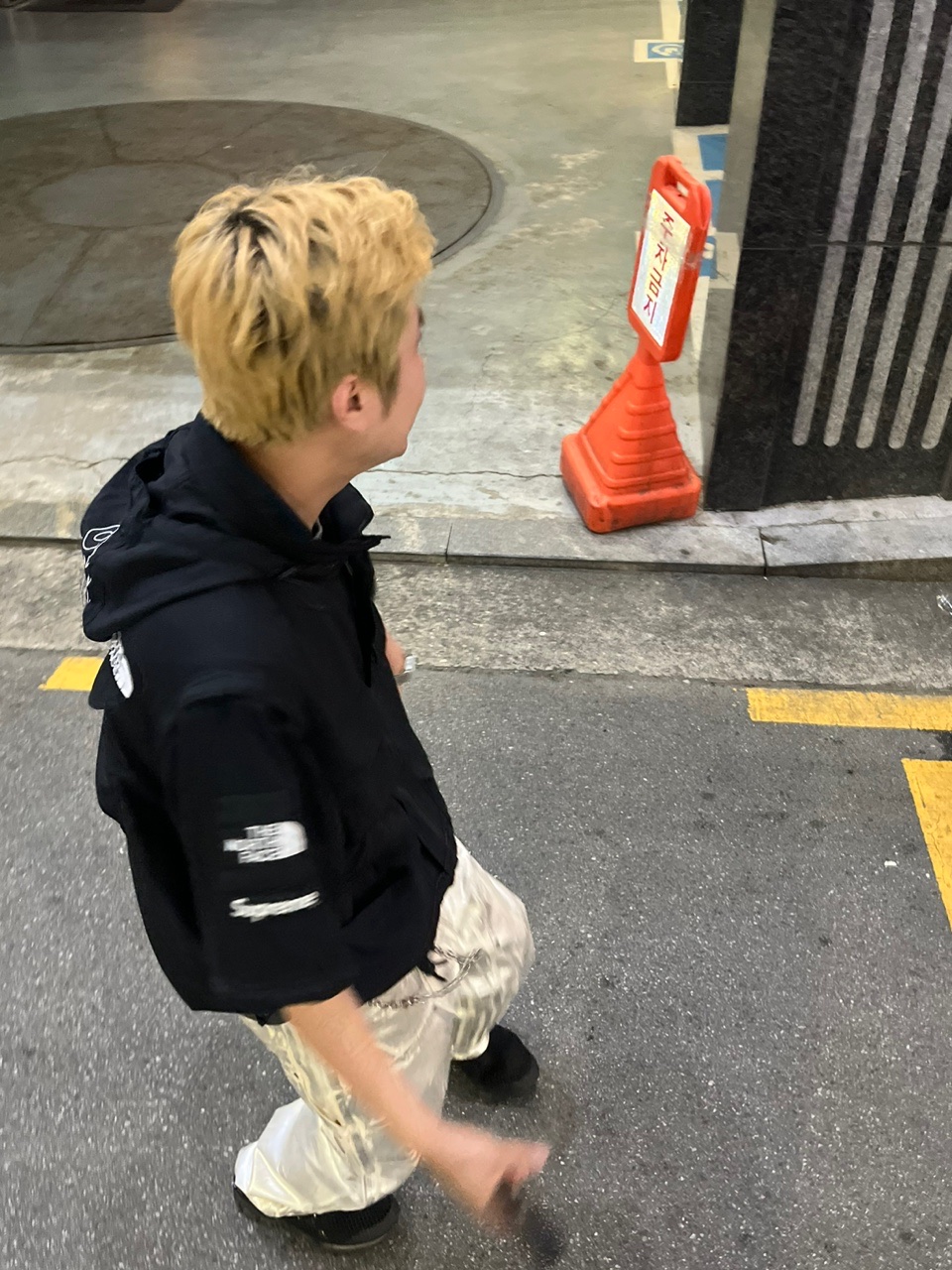 Supreme x The North Face Trekking Convertible Jacket Black - 22SS, Supreme x MM6 Maison Margiela Foil Double Knee Painter Pant Natural - 24SS 착용 스타일 - 2
