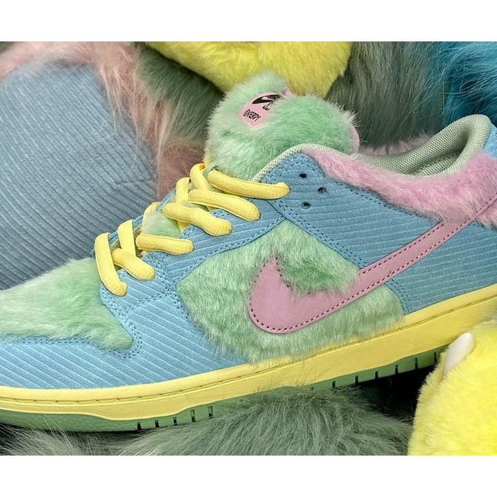 Nike x Futura Laboratories SB Dunk Low OG QS White and Geode Teal, Nike x Rayssa Leal SB Dunk Low PRM Pure Platinum Vivid Purple 착용 스타일 - 4