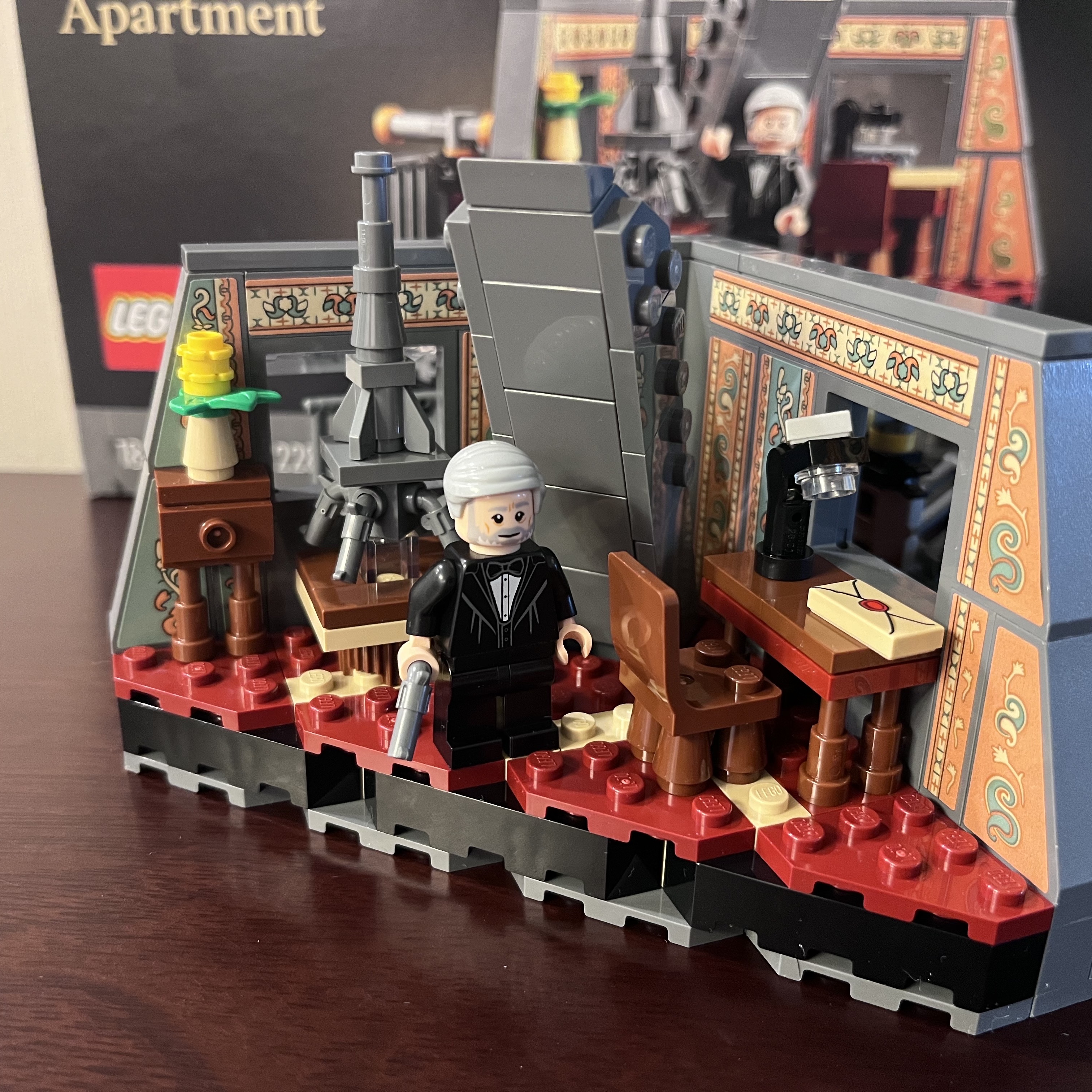 Lego Eiffel’s Apartment 착용 스타일 - 2