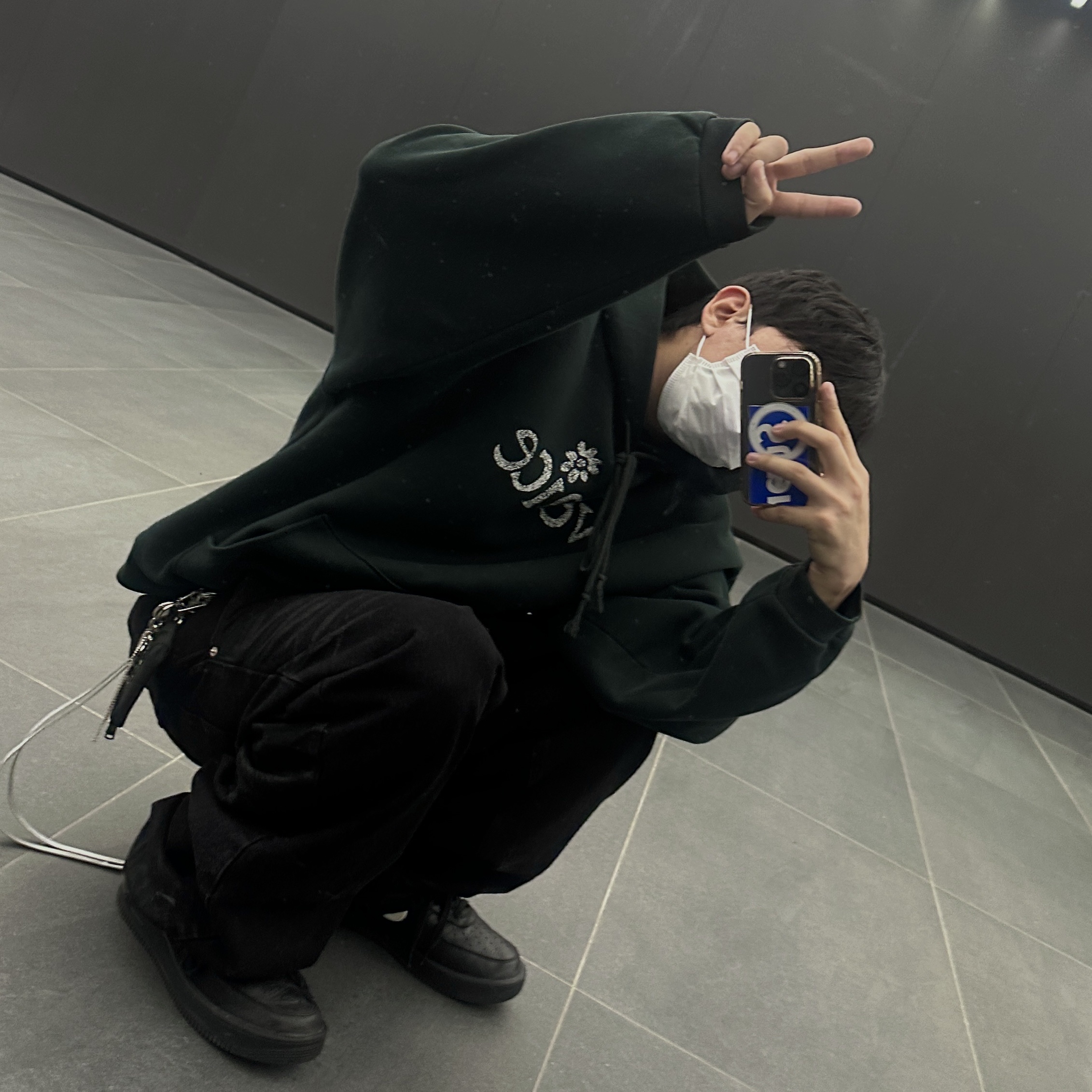 ERL Venice Hoodie Black, Nike x Ambush Air Force 1 Low SP Black 착용 스타일 - 1