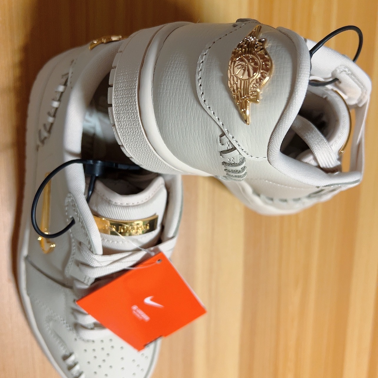 (W) Jordan 1 Low Method of Make Legend Light Brown Metallic Gold 착용 스타일