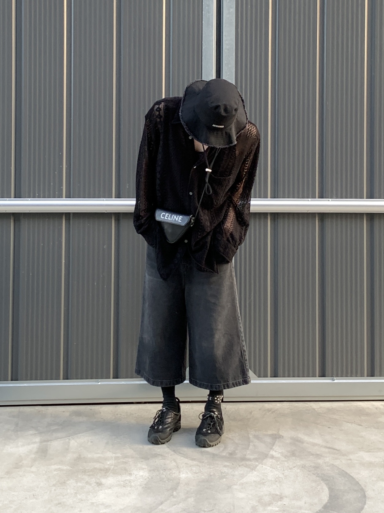 Jacquemus Le Bob Artichaut Bucket Hat Black, Our Legacy Gabe Stealth Black Leather 착용 스타일 - 8