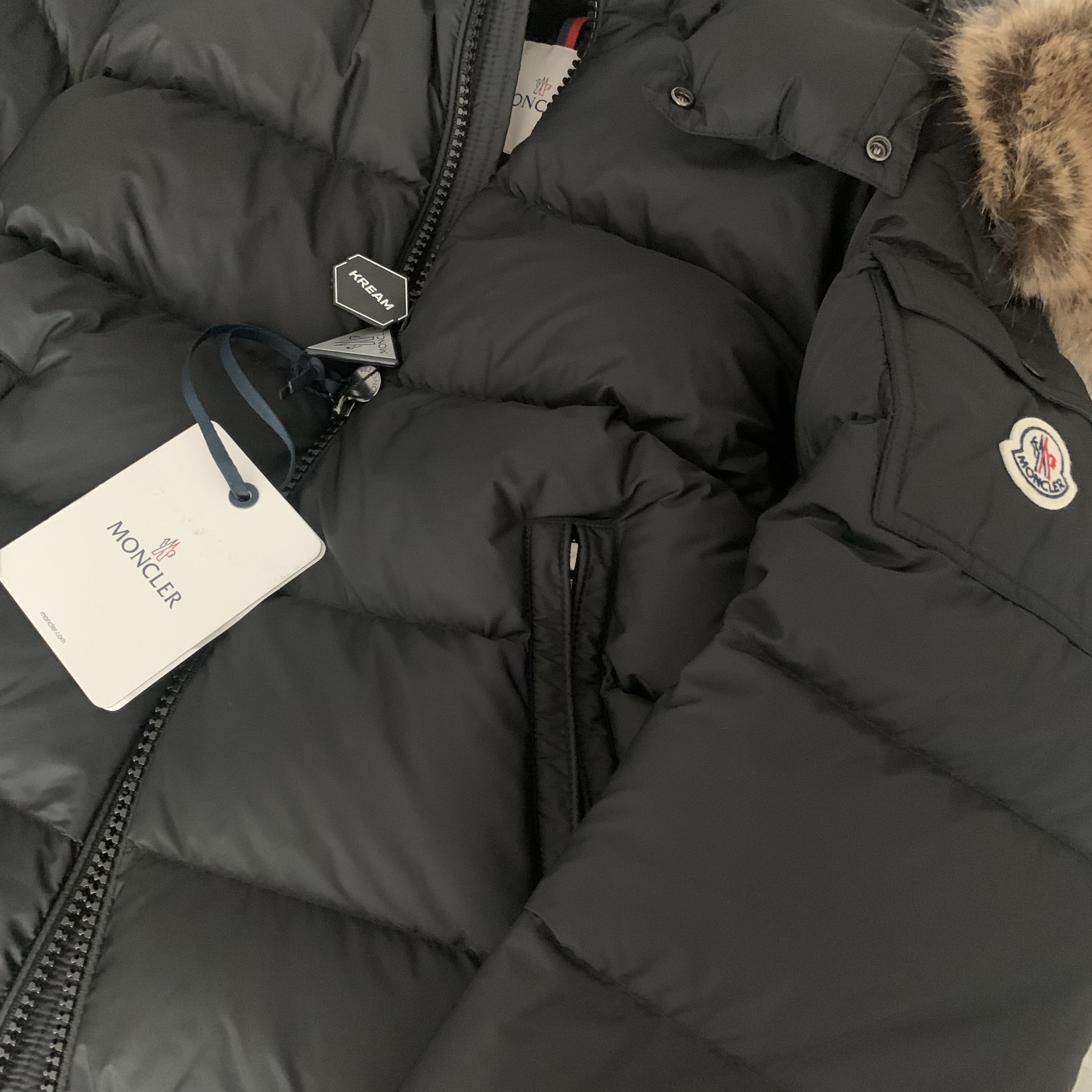 Moncler Mayaf Short Down Jacket Black - 23FW 착용 스타일