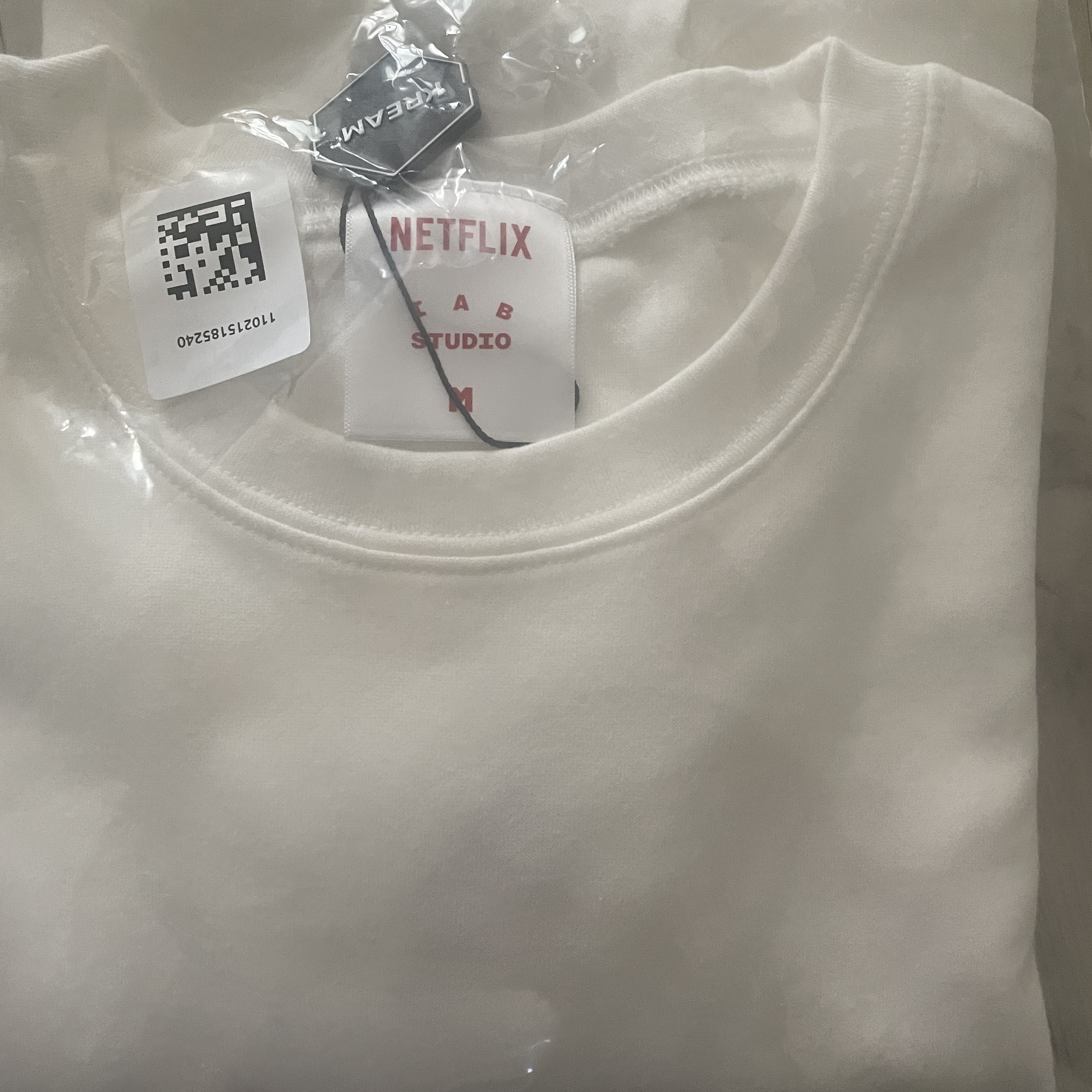 IAB Studio x Netflix SS T-Shirt White 착용 스타일