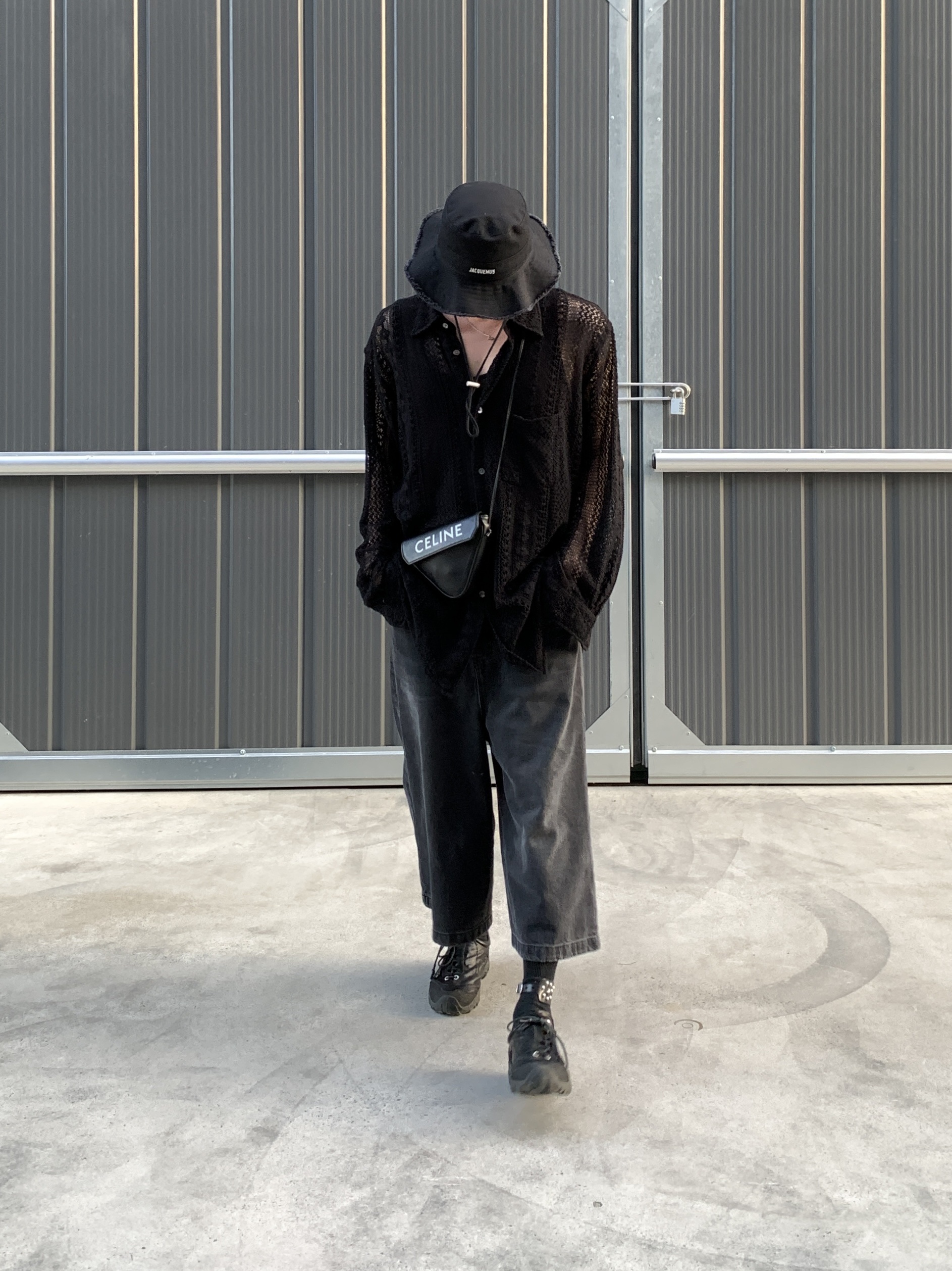 Jacquemus Le Bob Artichaut Bucket Hat Black, Our Legacy Gabe Stealth Black Leather 착용 스타일 - 9