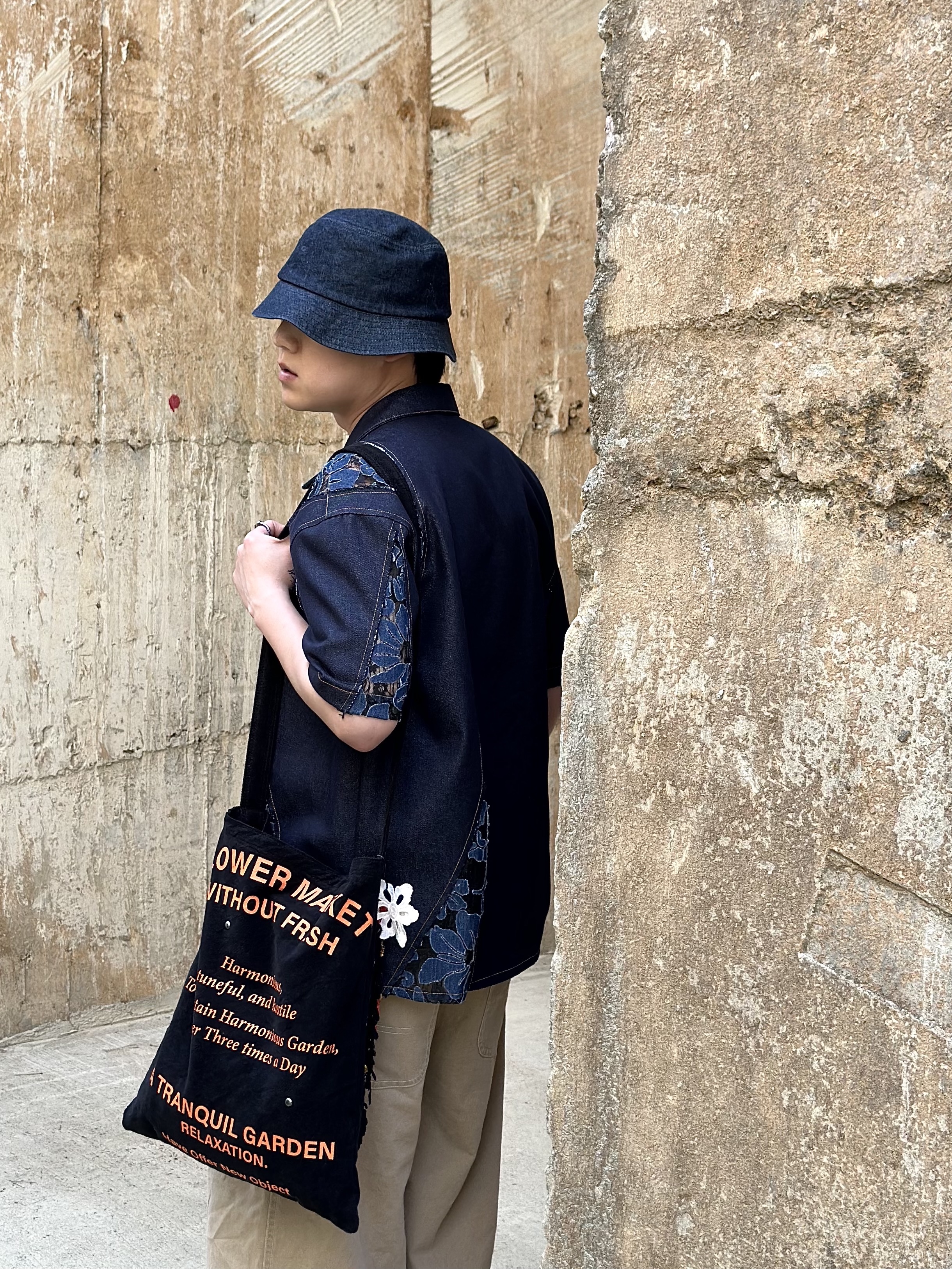 [KREAM 단독] ADSB Andersson Bell Patchwork Open Collar Shirts Denim 착용 스타일 - 2