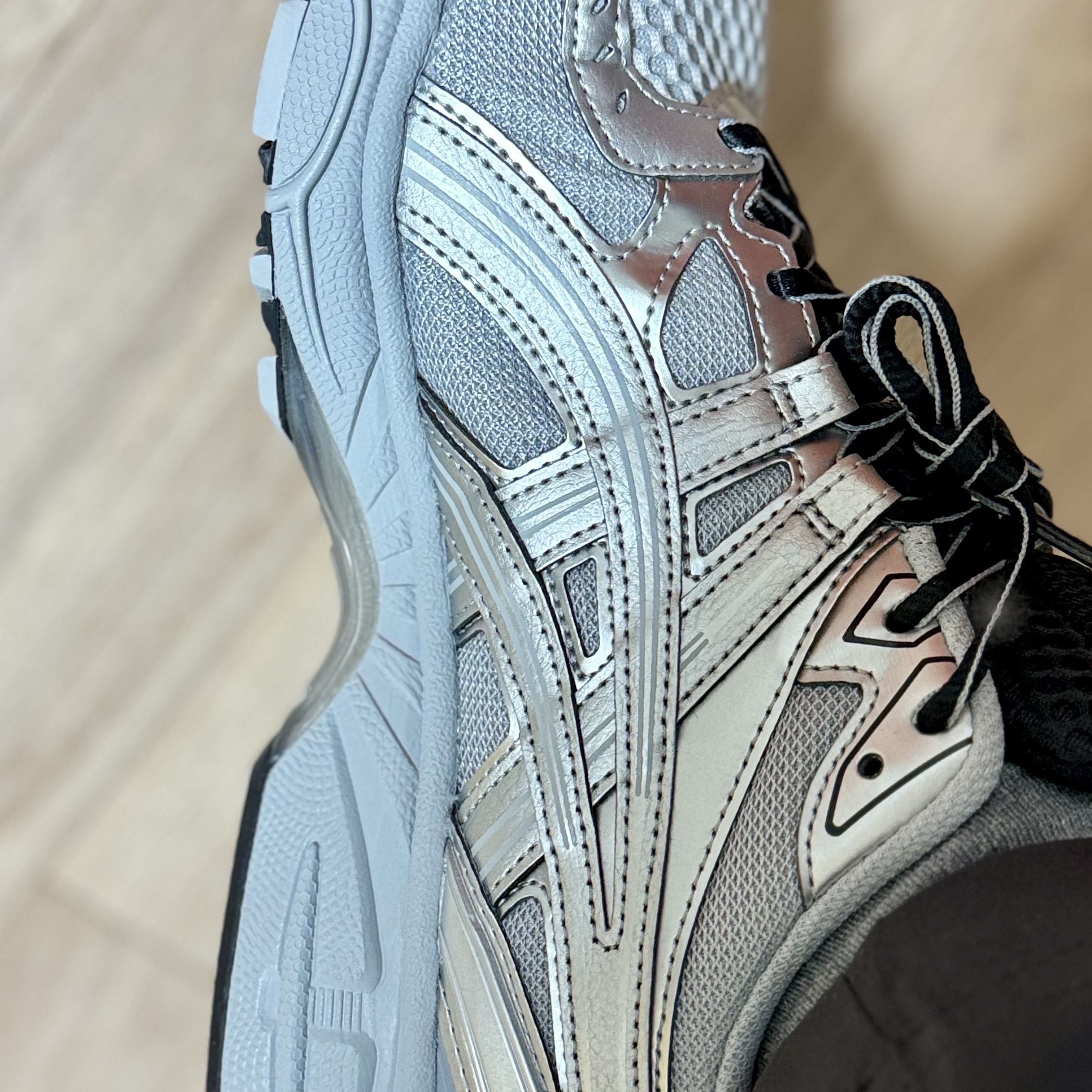Asics Gel-Kayano Legacy Pure Silver 착용 스타일 - 3