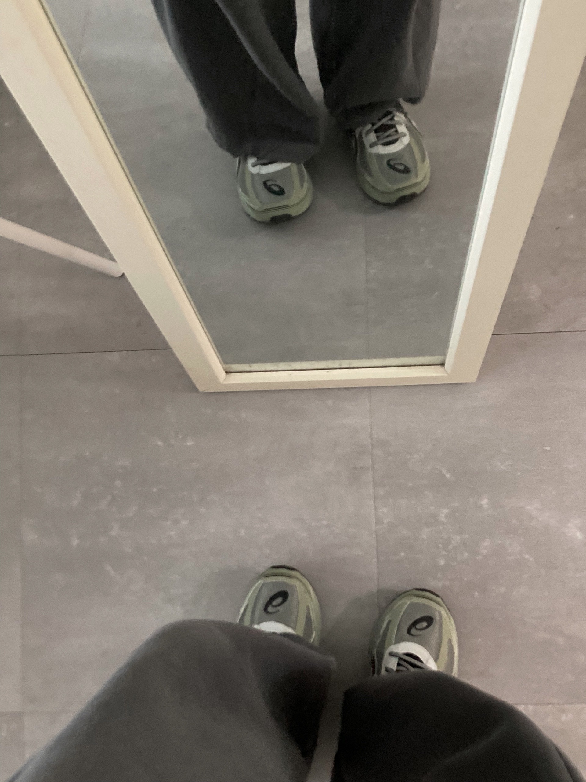 Asics Jog 100 S Sheet Rock - 2E Wide 착용 스타일 - 2