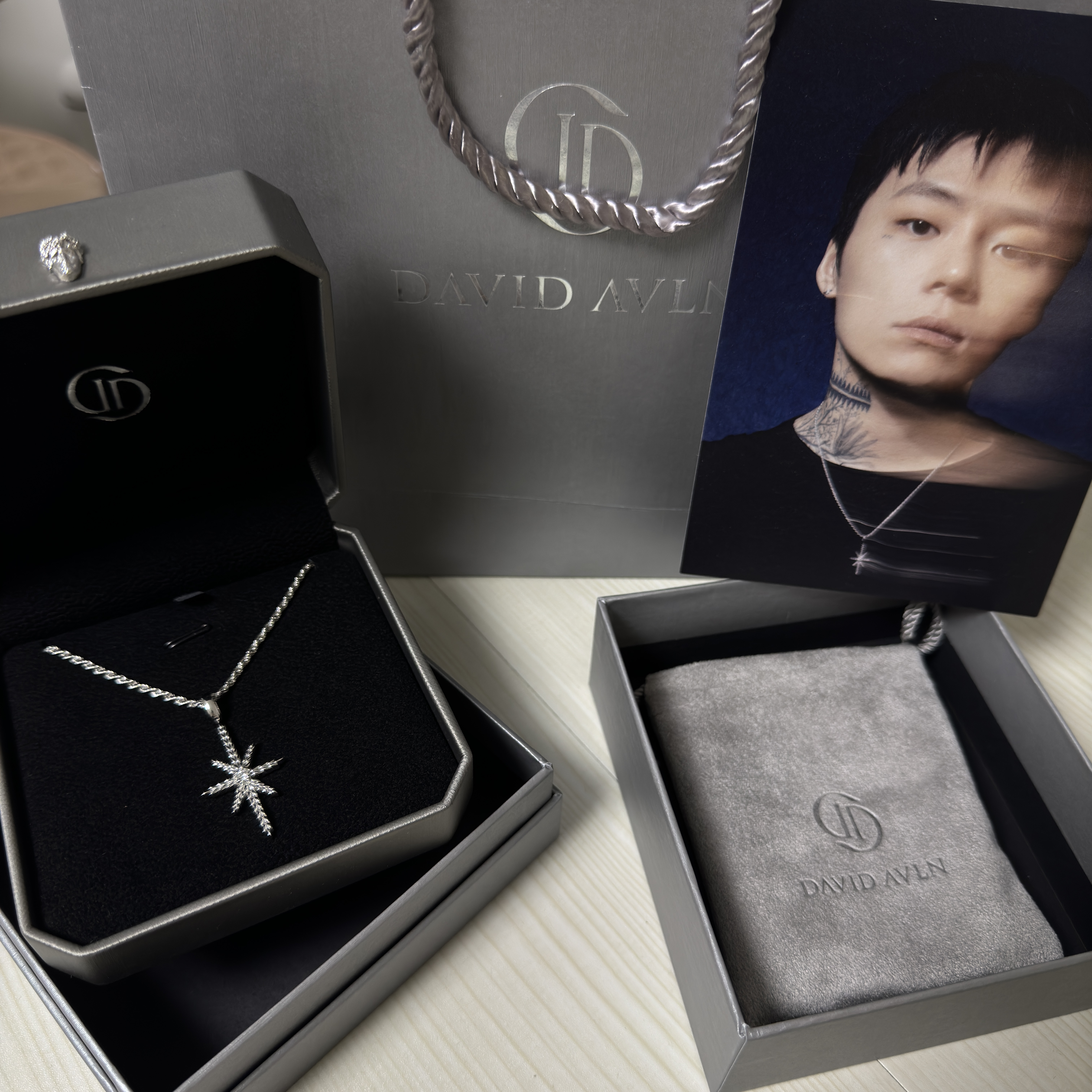 [KREAM 단독 / 프리오더] KID MIILI x DAVID AVLN Glacier Diamond Pendant 착용 스타일