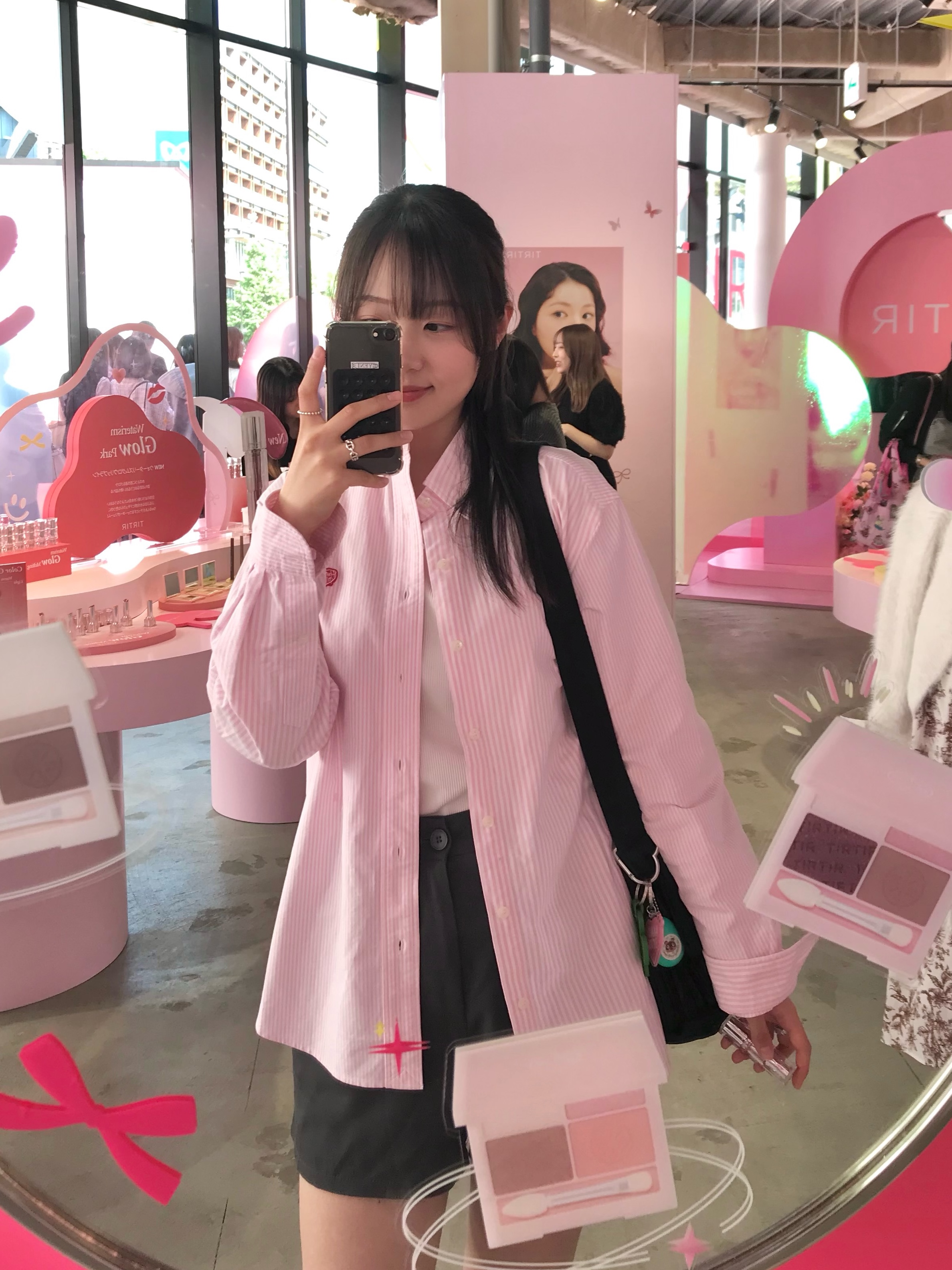 Human Made Stripe Oxford BD Shirt Pink, Human Made Acrylic Heart Keyring Pink 착용 스타일