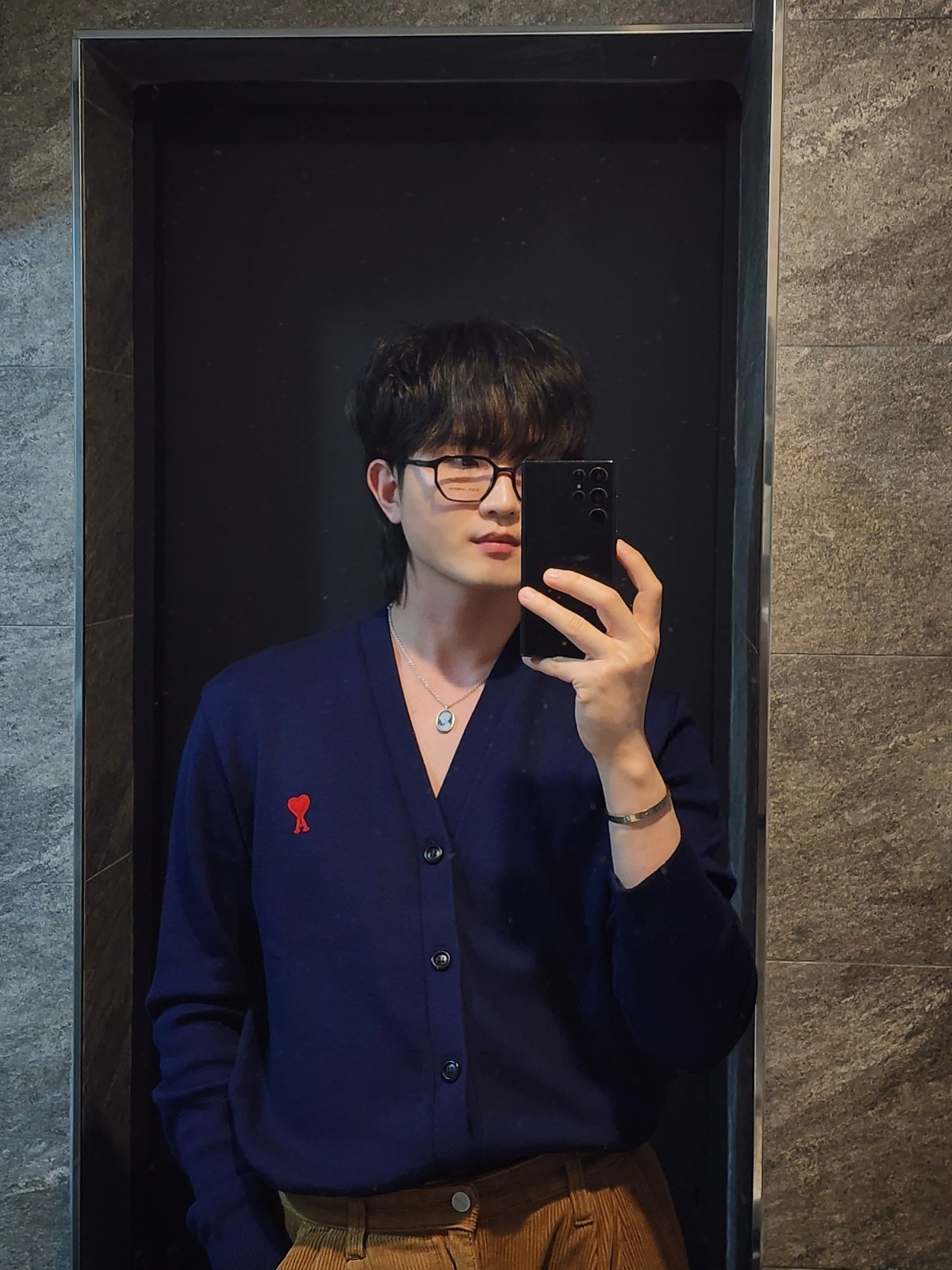 AMI de Coeur Wool Cardigan Nautic Blue, Cartier Love Bracelet White Gold 착용 스타일