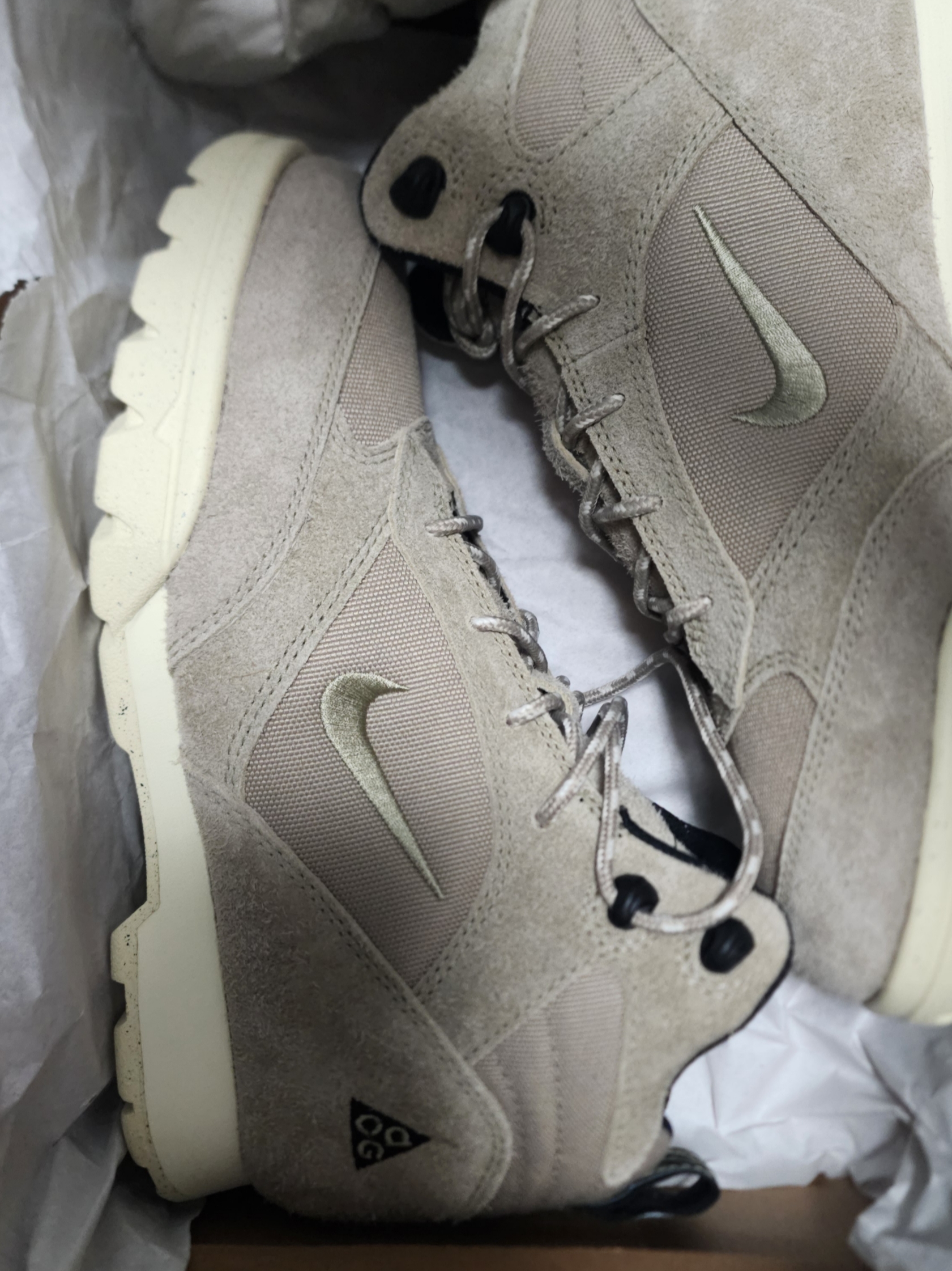 Nike ACG Torre Mid Waterproof Khaki Burnt Sienna 착용 스타일
