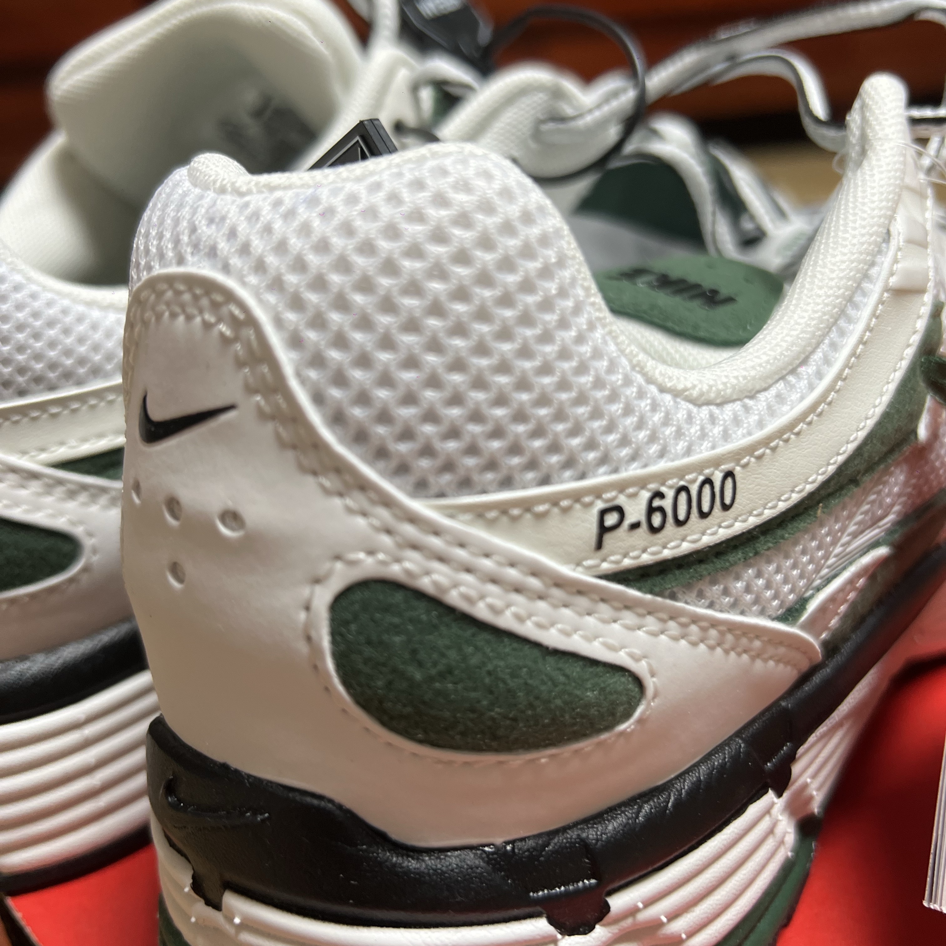 (W) Nike P-6000 Summit White Fir 착용 스타일 - 2