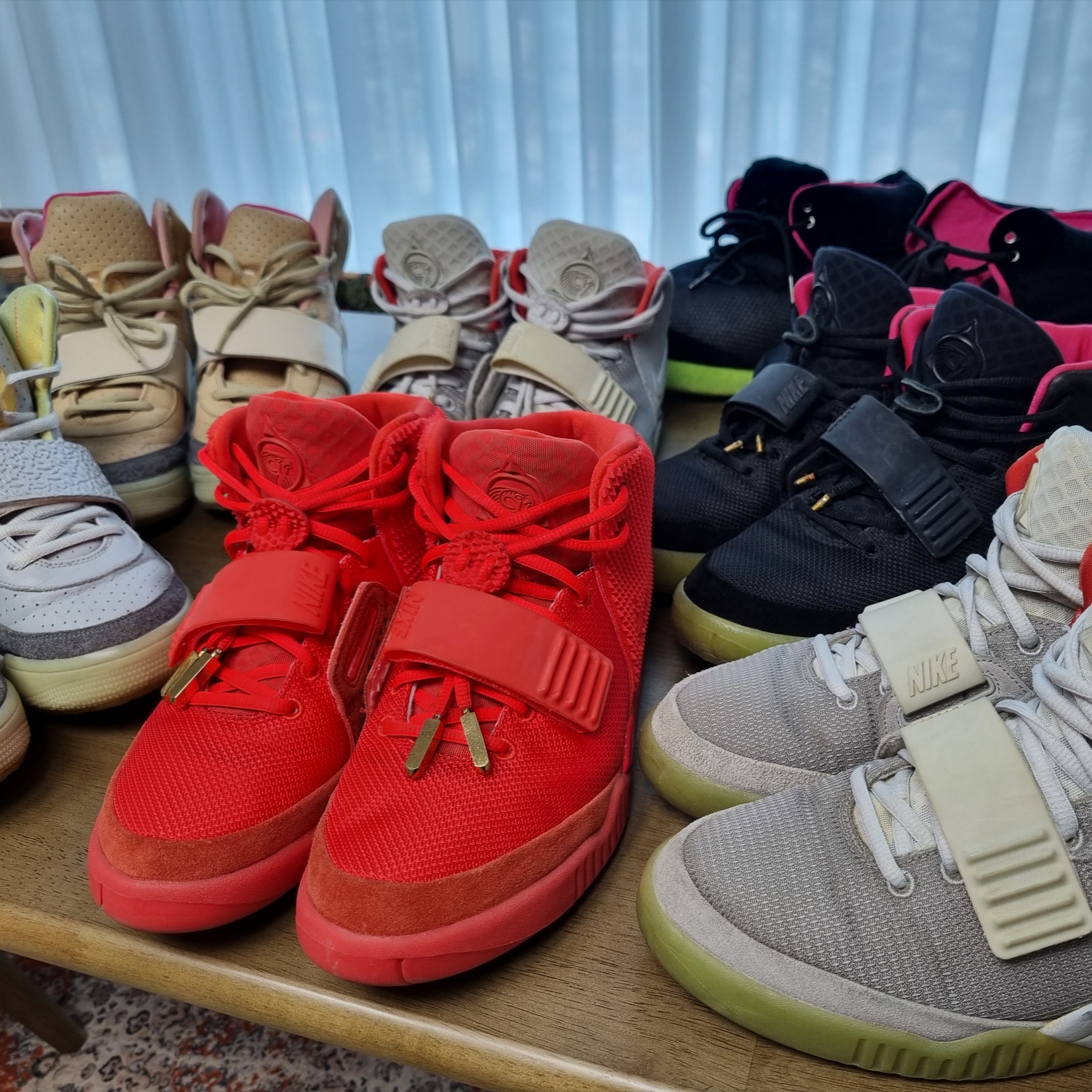 Nike Air Yeezy 2 Red October, Nike Air Yeezy 2 Solar Red 착용 스타일 - 4