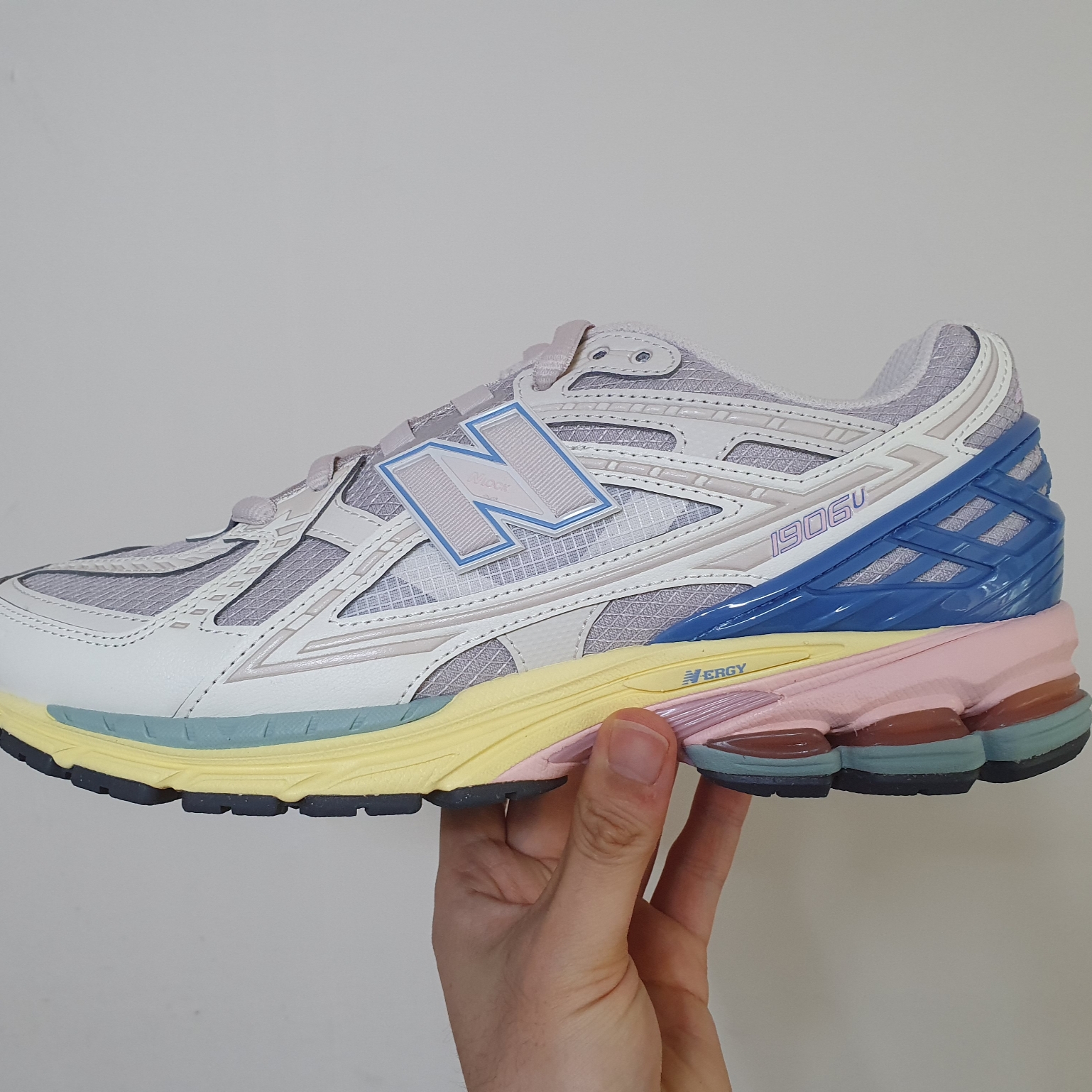New Balance 1906N Angora Blue Laguna 착용 스타일 - 1